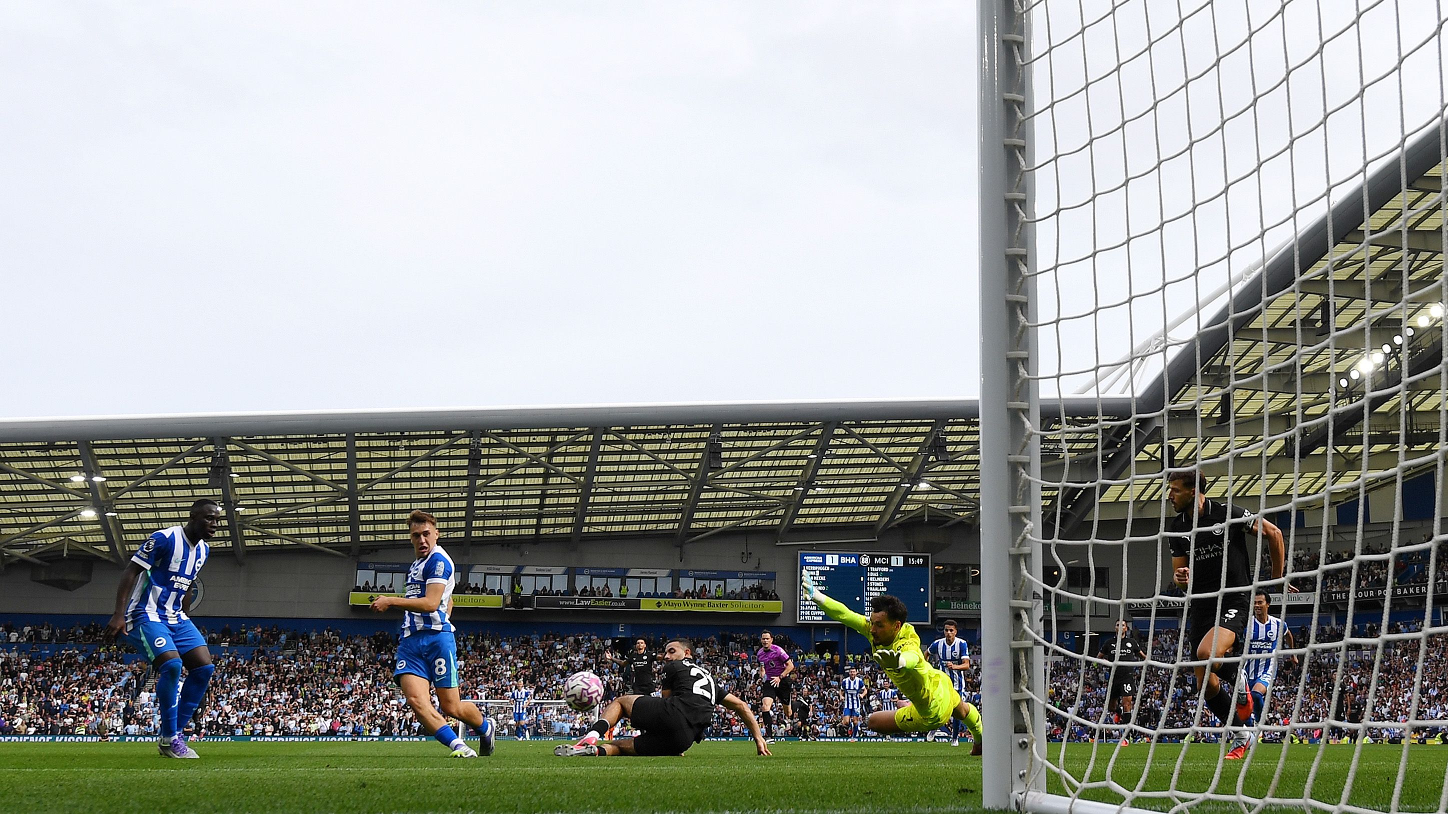 Brighton & Hove Albion v Manchester City - Premier League