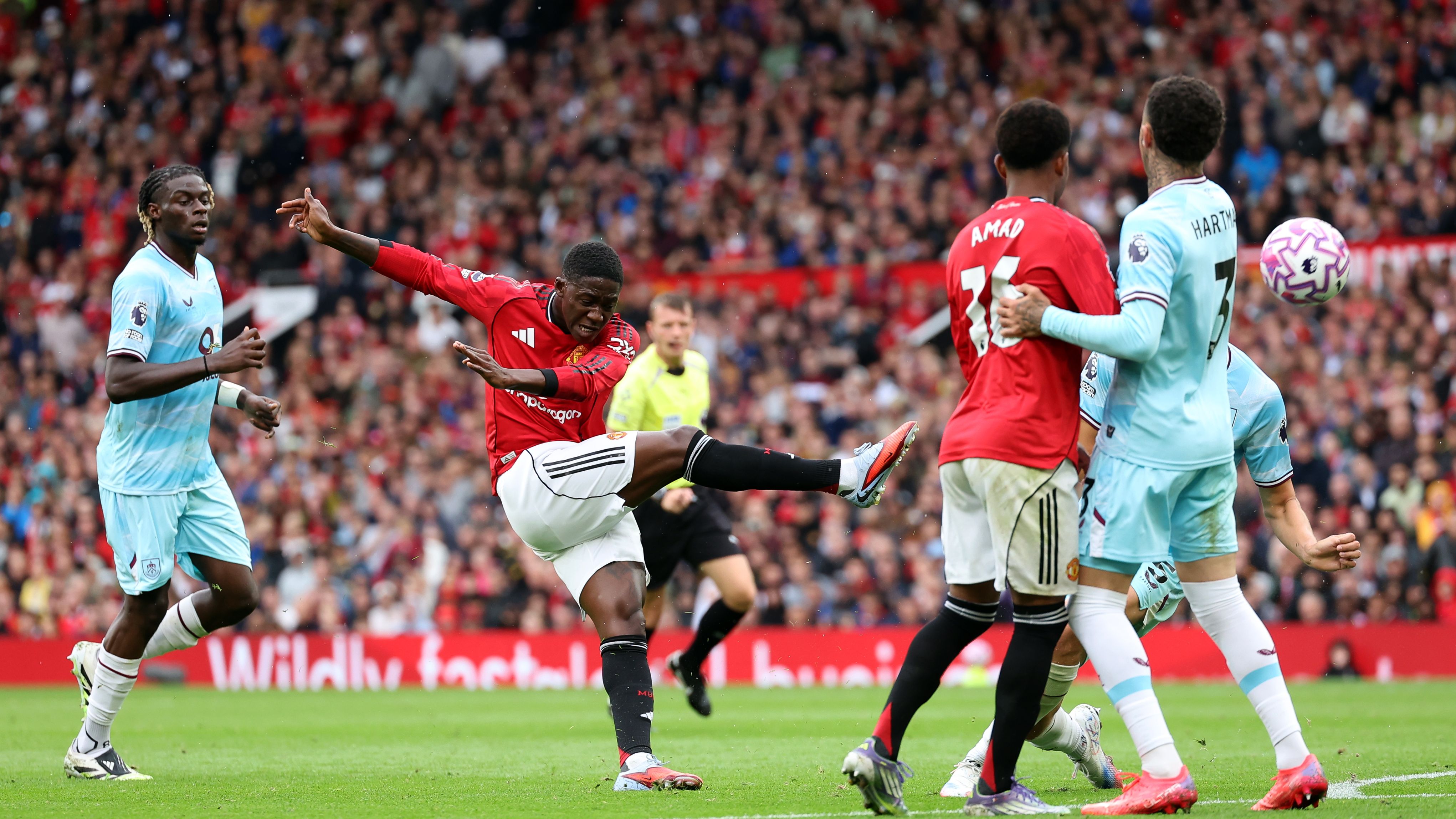 Manchester United v Burnley - Premier League
