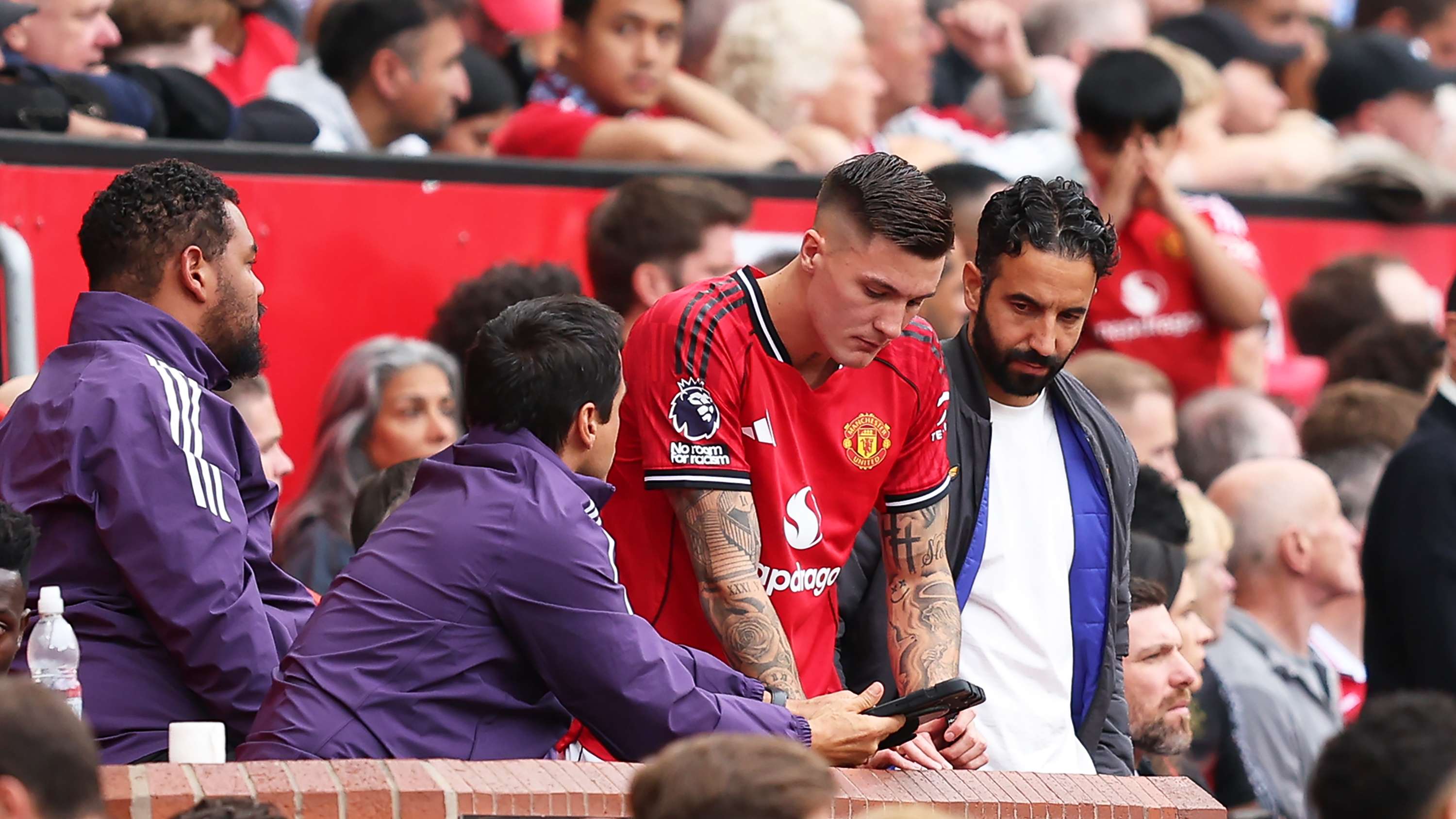 Manchester United v Burnley - Premier League