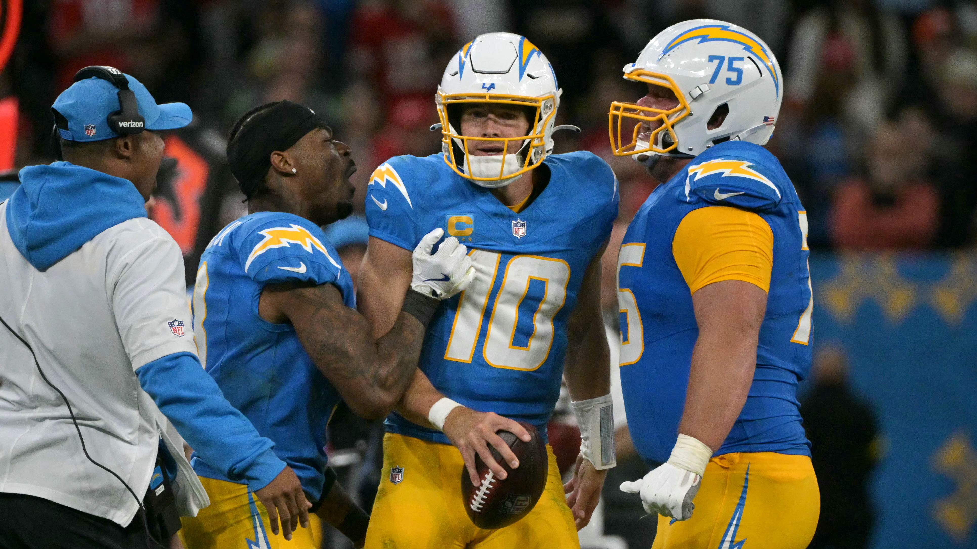 FBN-BRA-NFL-KANSAS CITY CHIEFS-LOS ANGELES CHARGERS