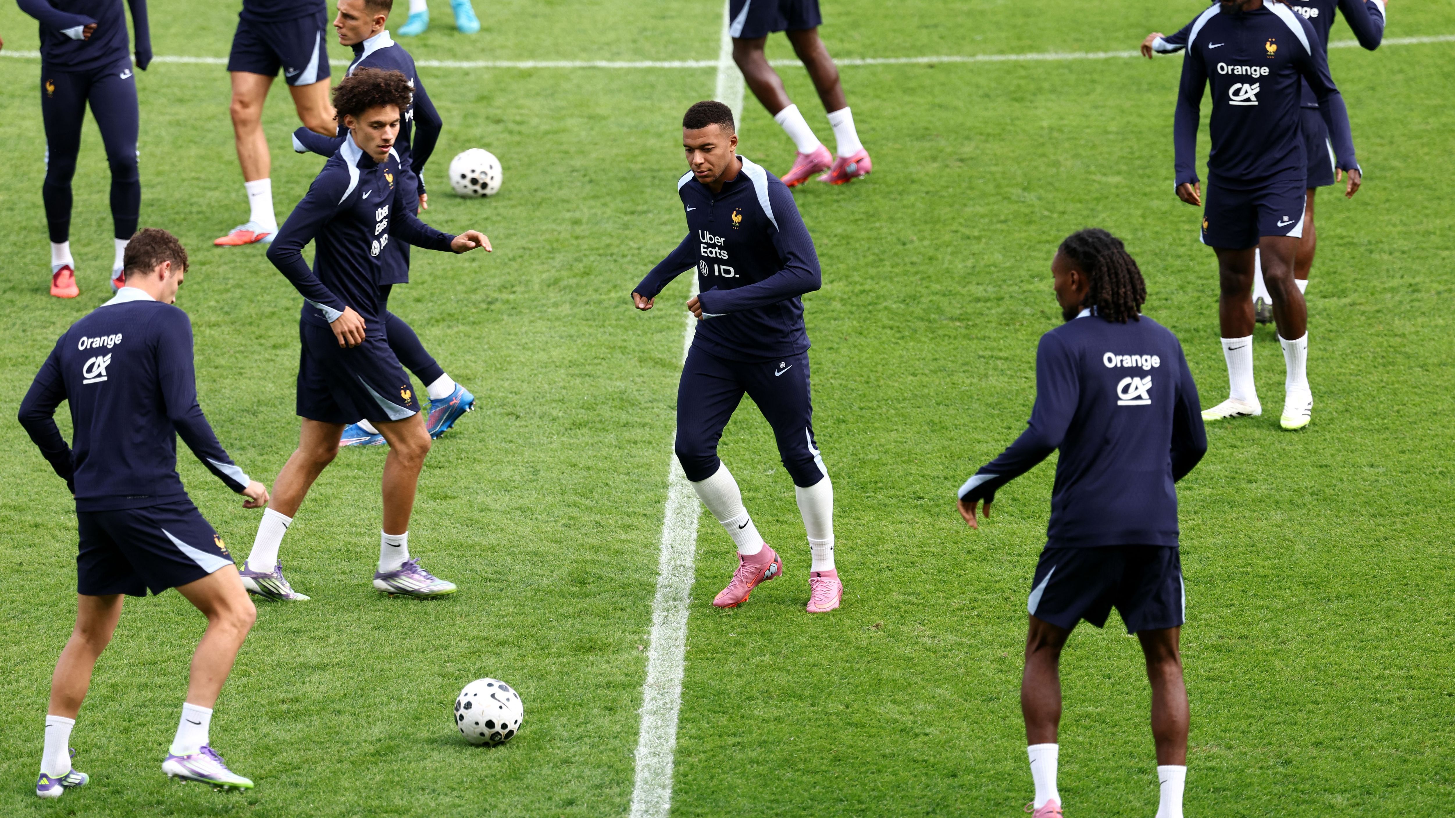 FBL-WC-2026-EUR-QUALIFIERS-FRA-TRAINING