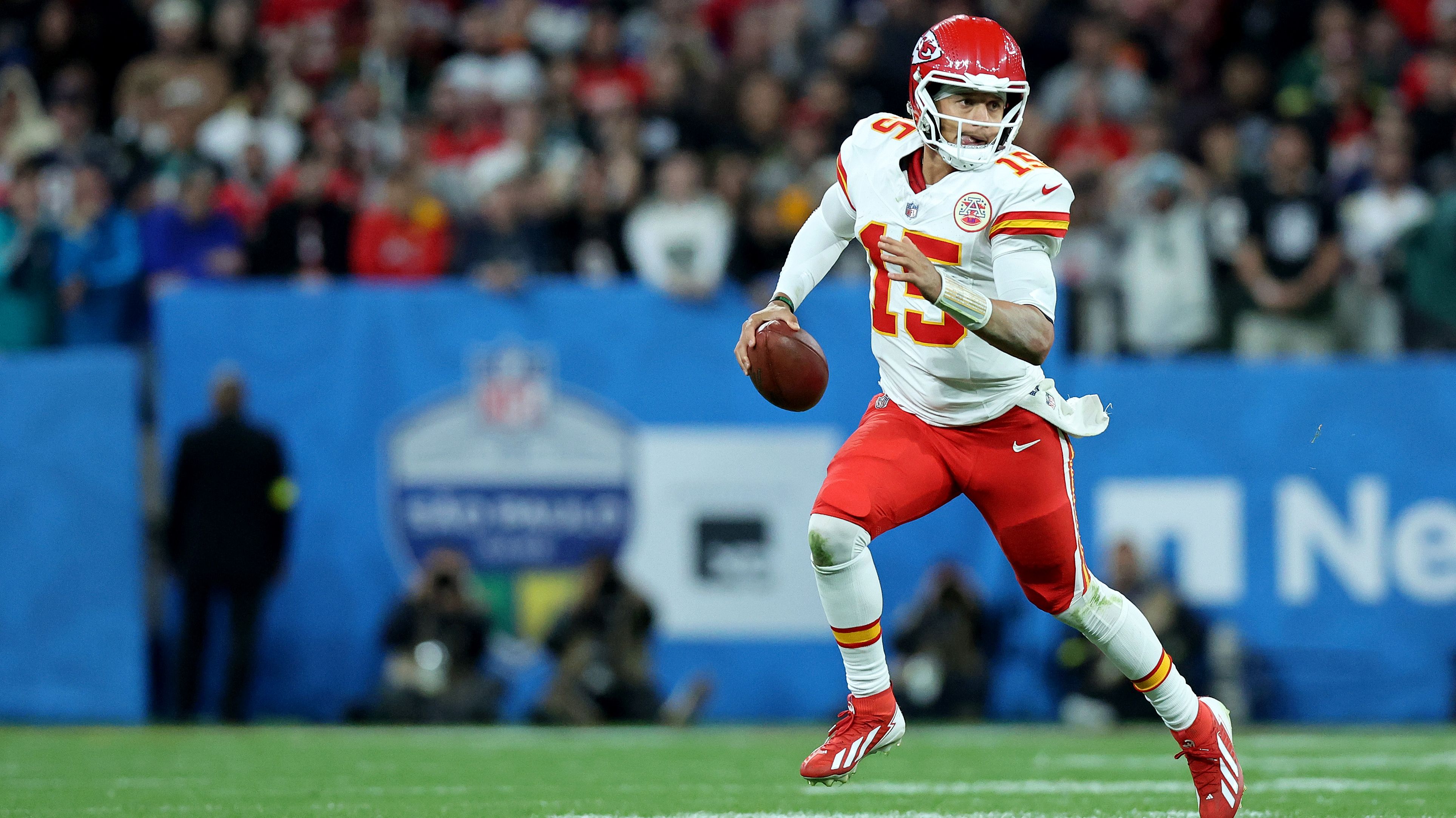 Kansas City Chiefs v Los Angeles Chargers