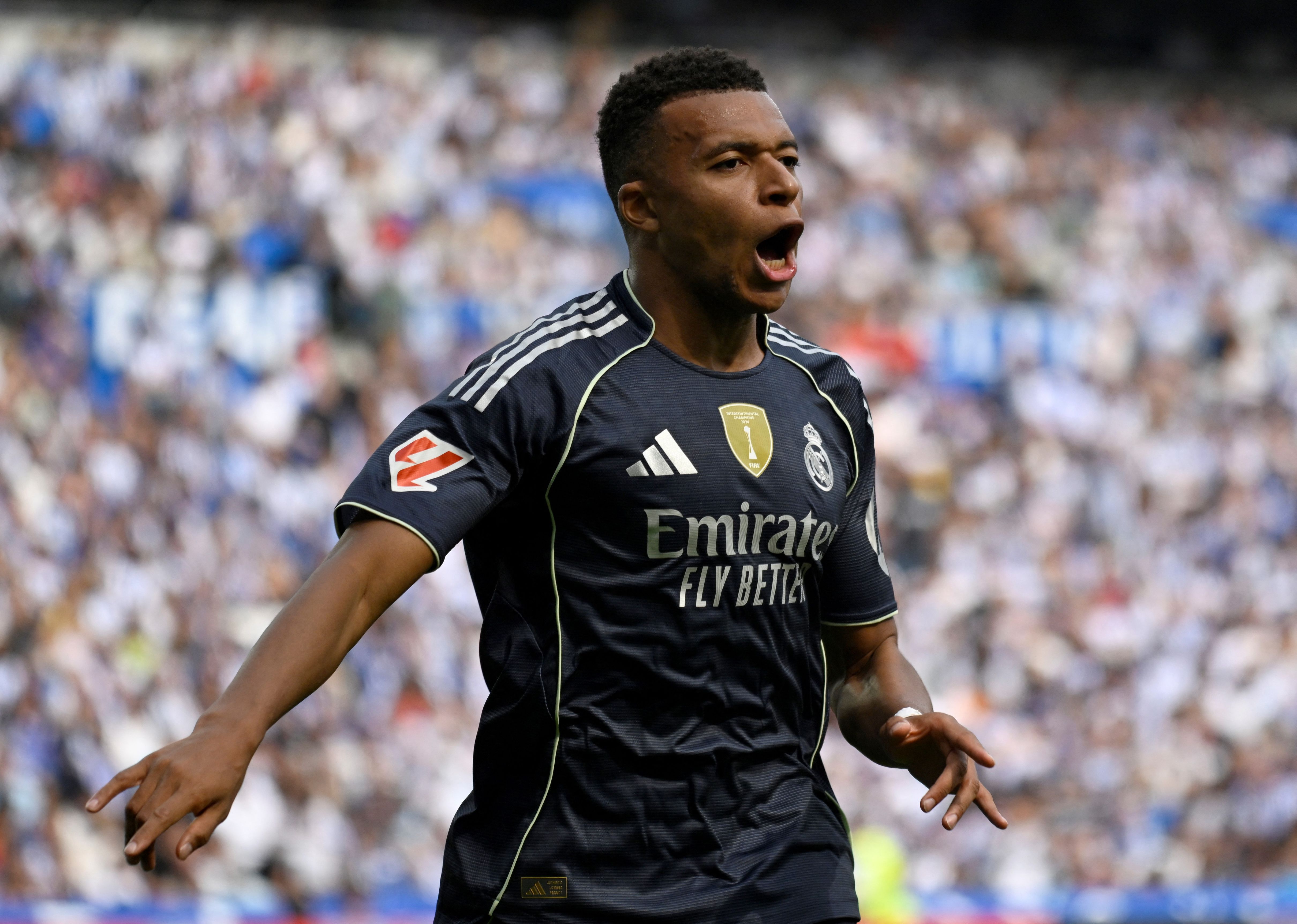 TOPSHOT-FBL-ESP-LIGA-REAL SOCIEDAD-REAL MADRID