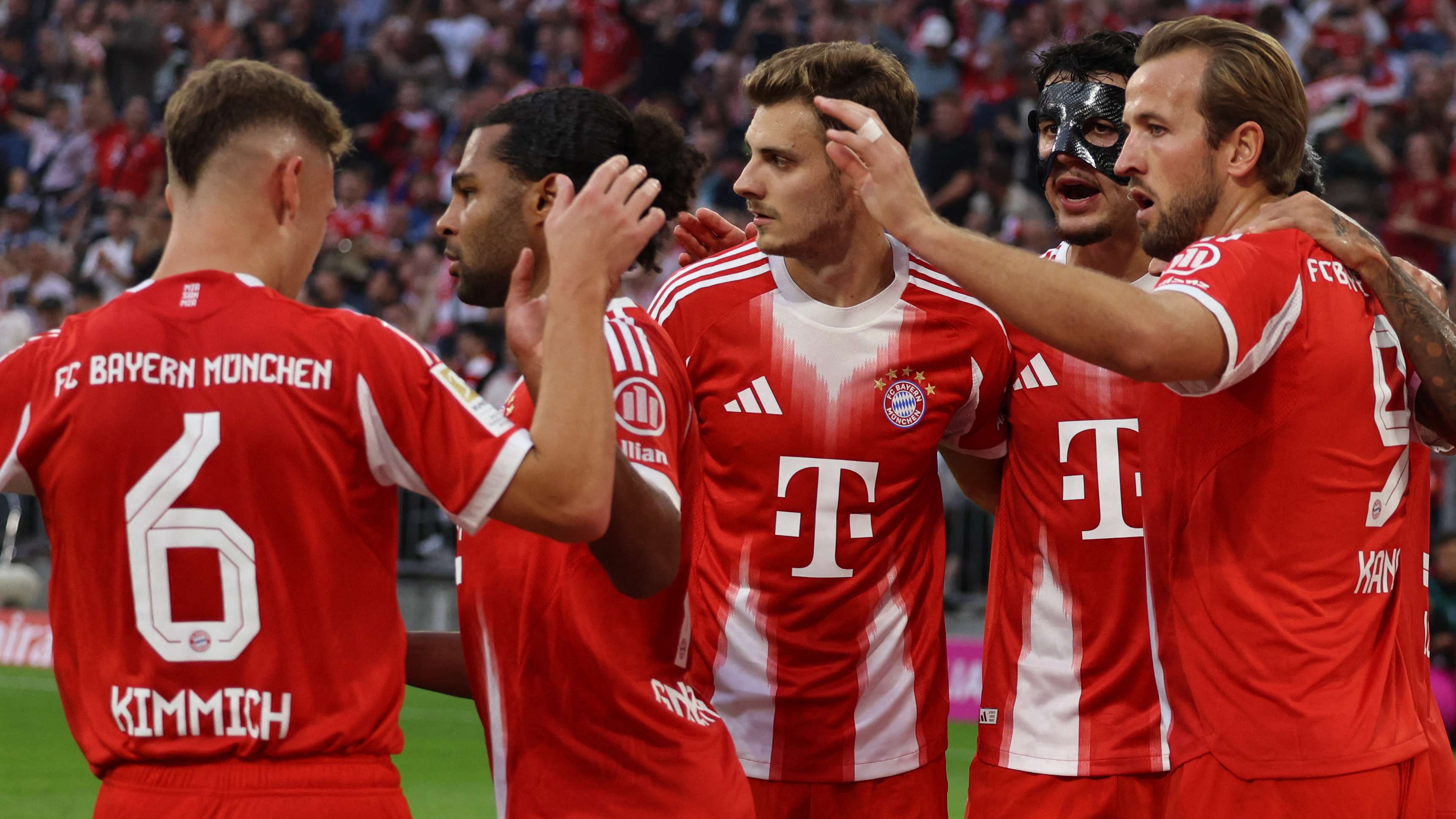 FBL-GER-BUNDESLIGA-MUNICH-HAMBURG