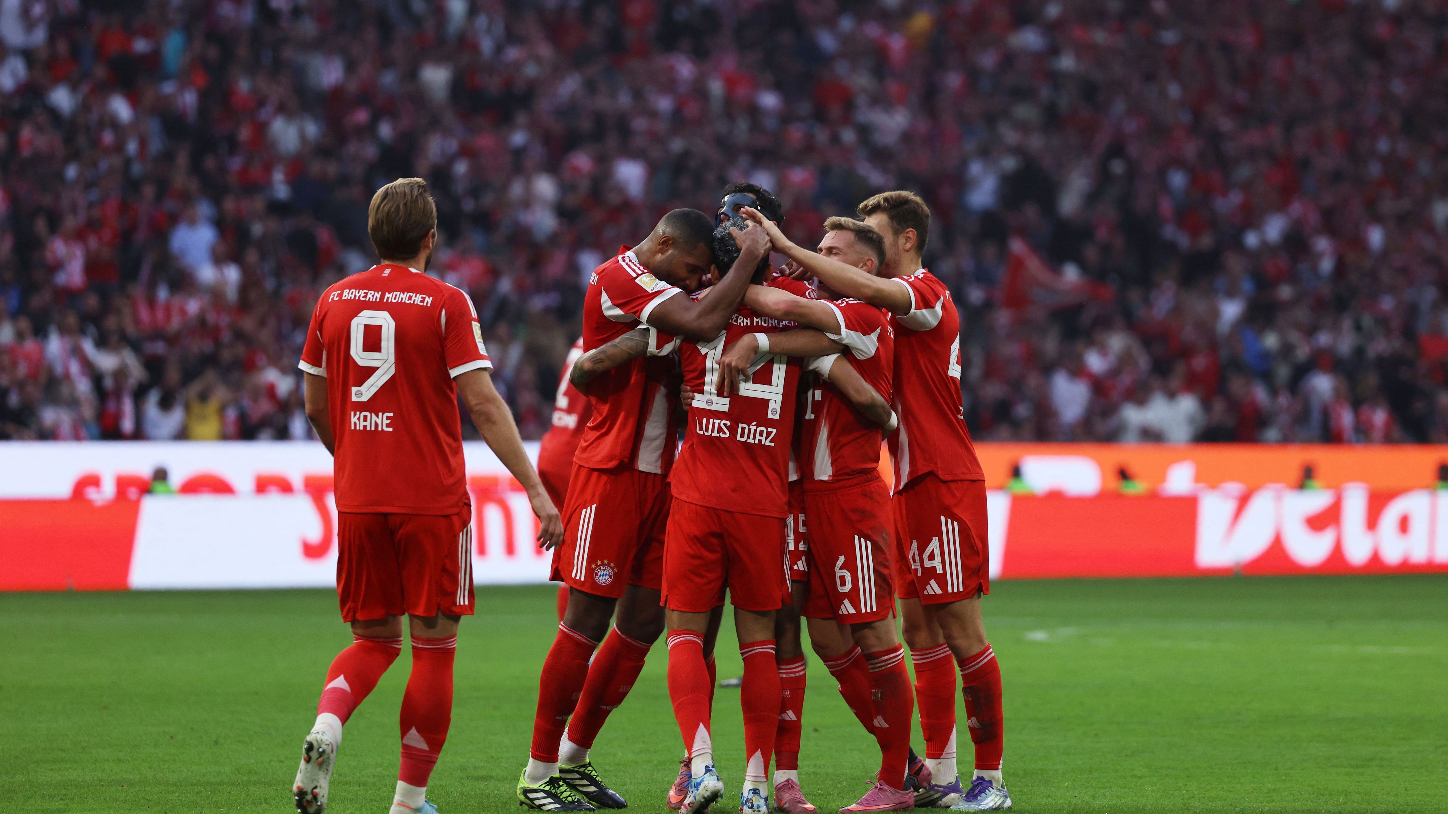 FBL-GER-BUNDESLIGA-MUNICH-HAMBURG