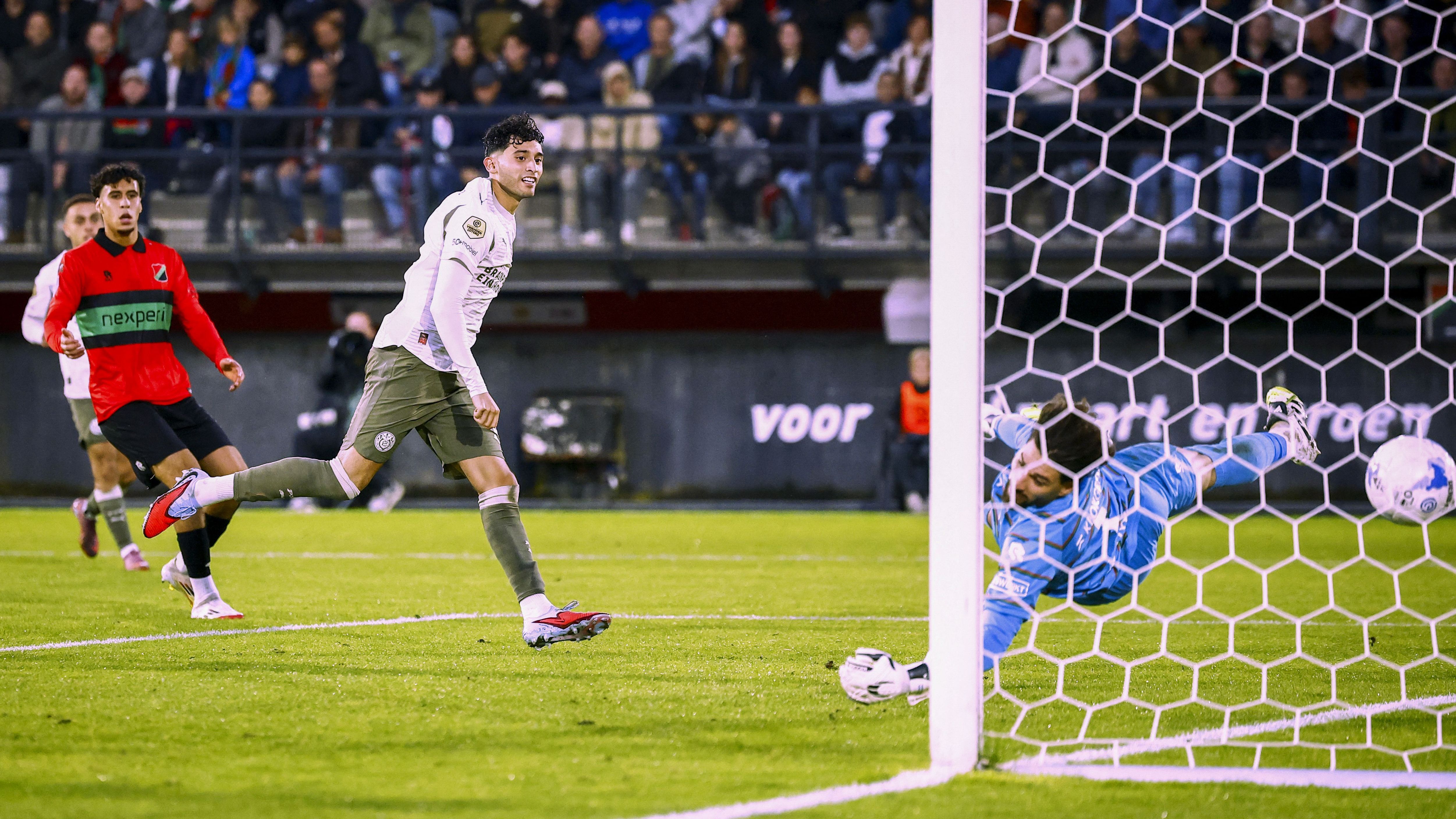 FBL-NED-EREDIVISIE-NEC-PSV