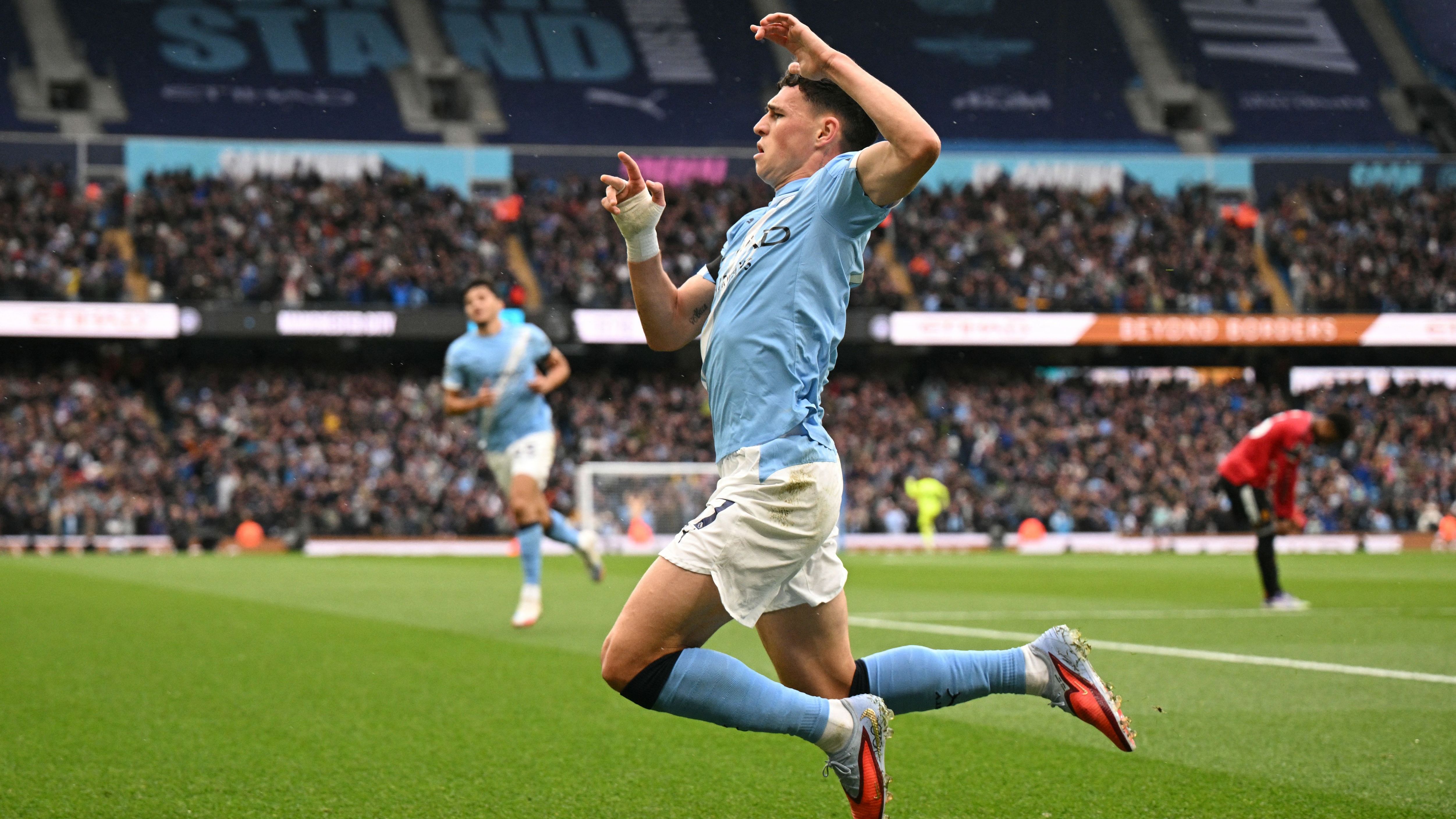 TOPSHOT-FBL-ENG-PR-MAN CITY-MAN UTD