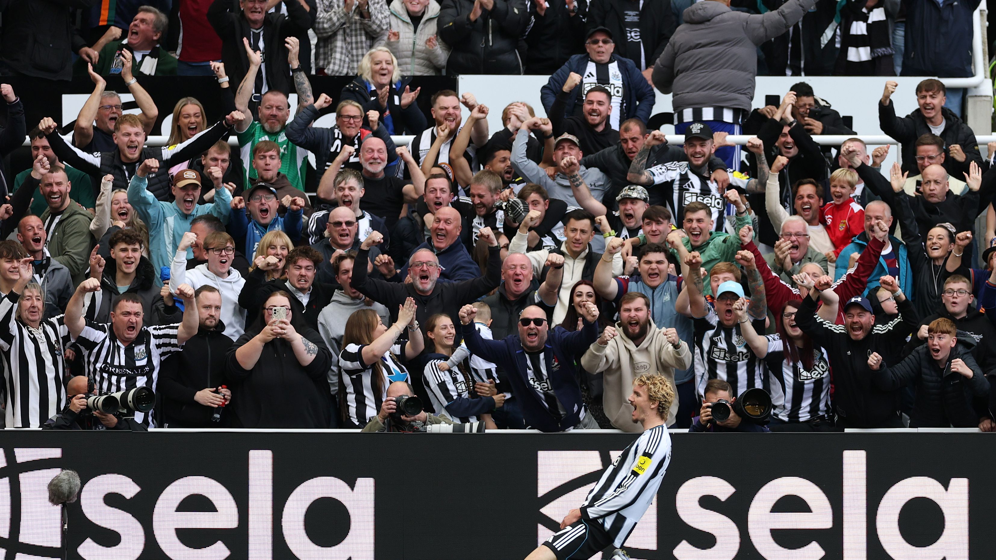 Newcastle United v Wolverhampton Wanderers - Premier League