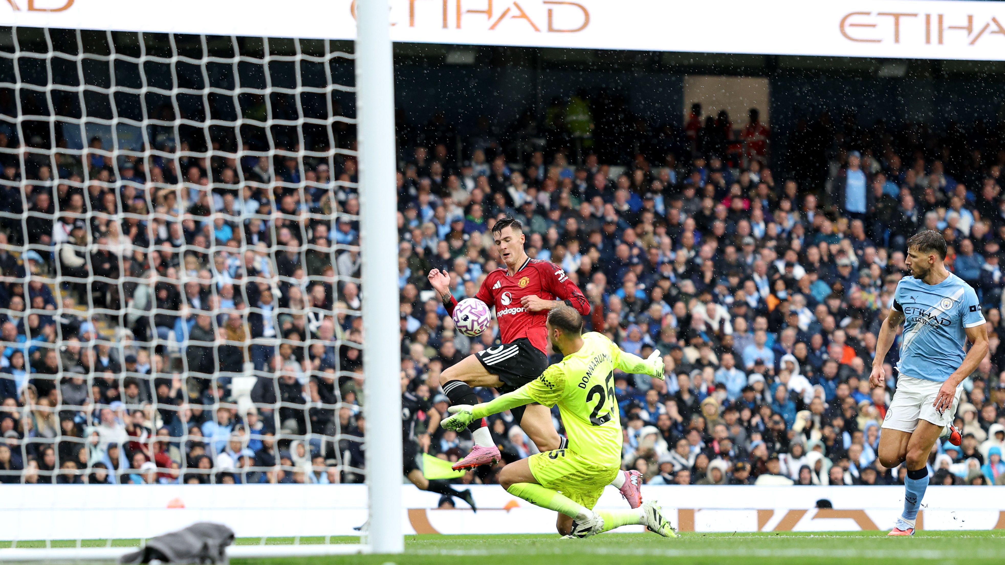 Manchester City v Manchester United - Premier League