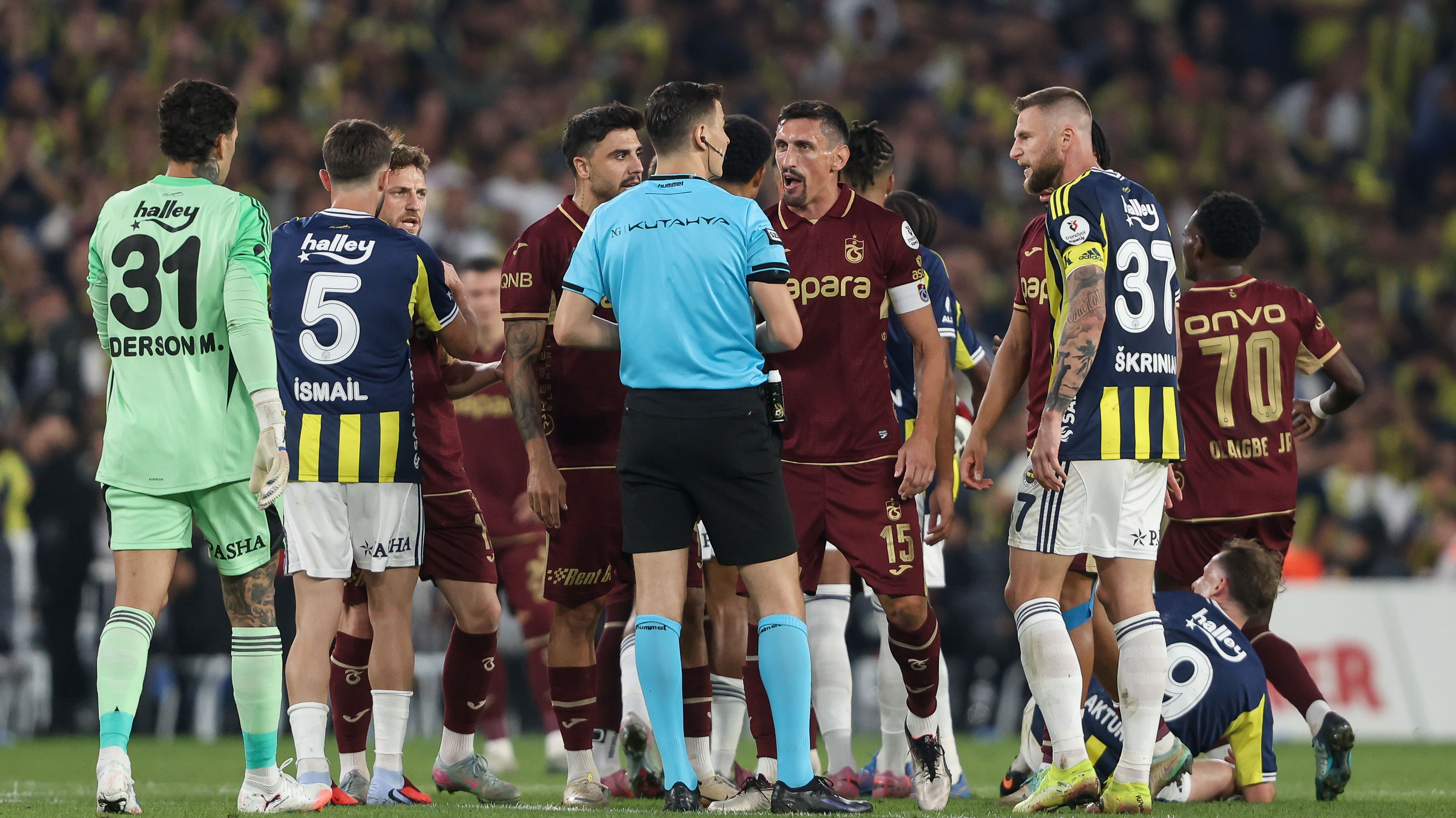Fenerbahce SK v Trabzonspor - Trendyol Süper Lig