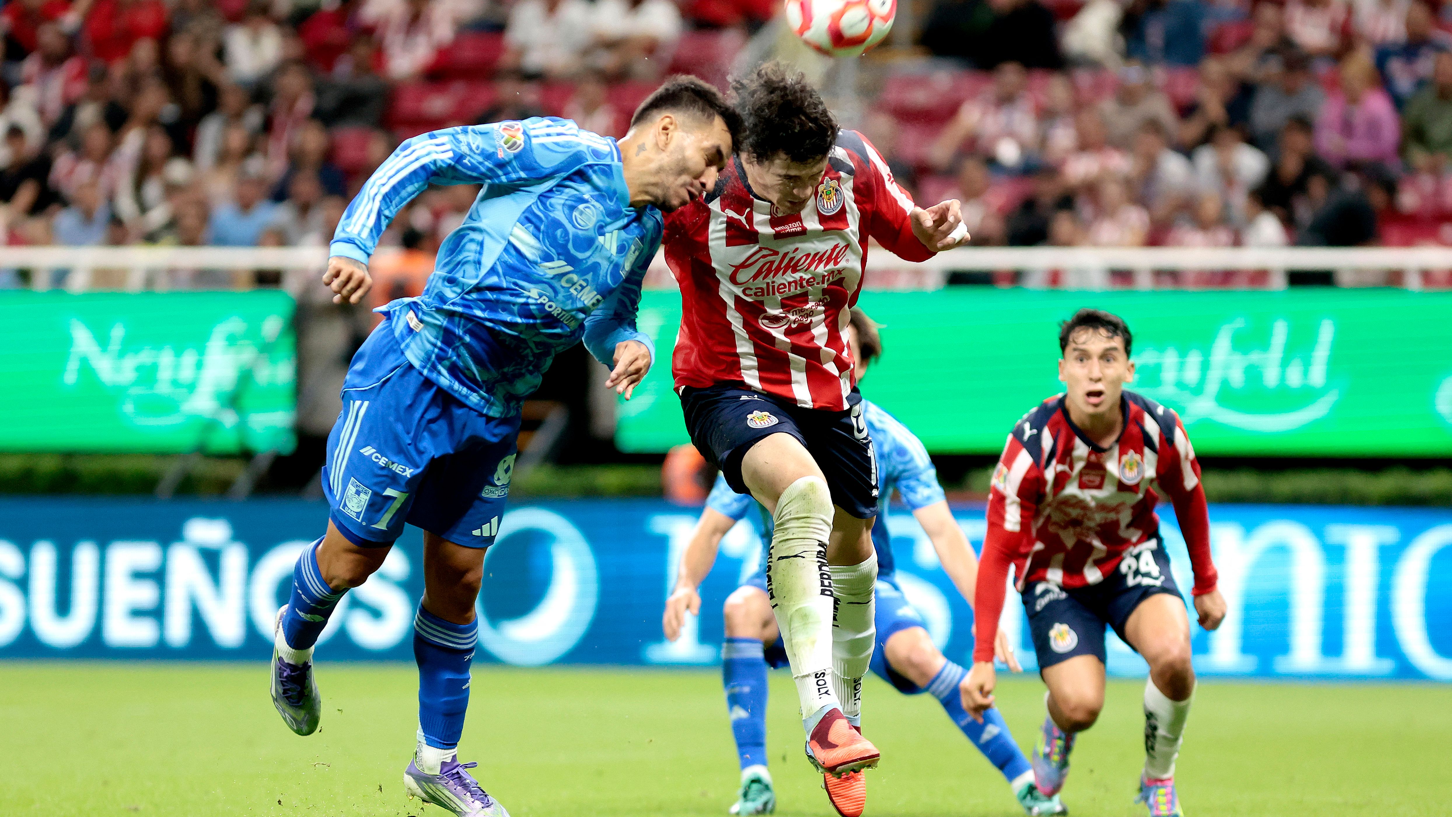 TOPSHOT-FBL-MEX-GUADALAJARA-TIGRES