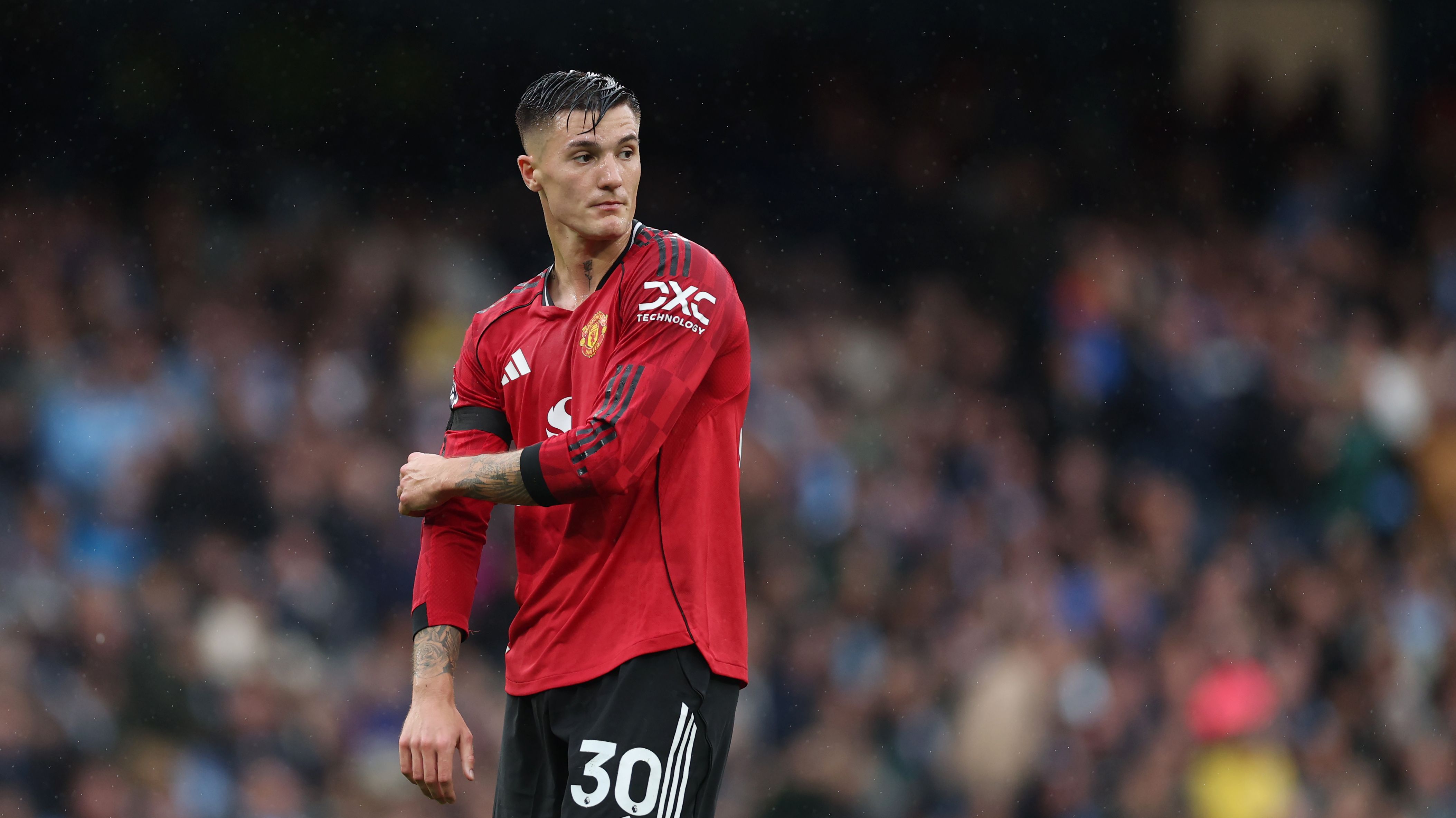 Benjamin Sesko channels Man Utd legend with acrobatic training snap as £73.6 million signing searches for first goal | Goal.com UK