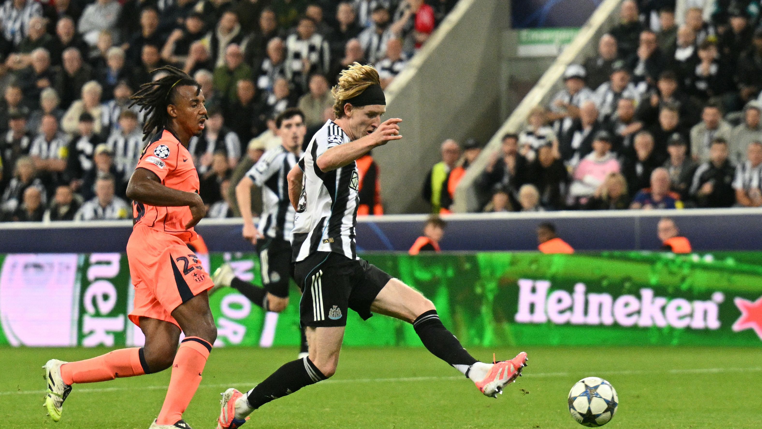 FBL-EUR-C1-NEWCASTLE-BARCELONA