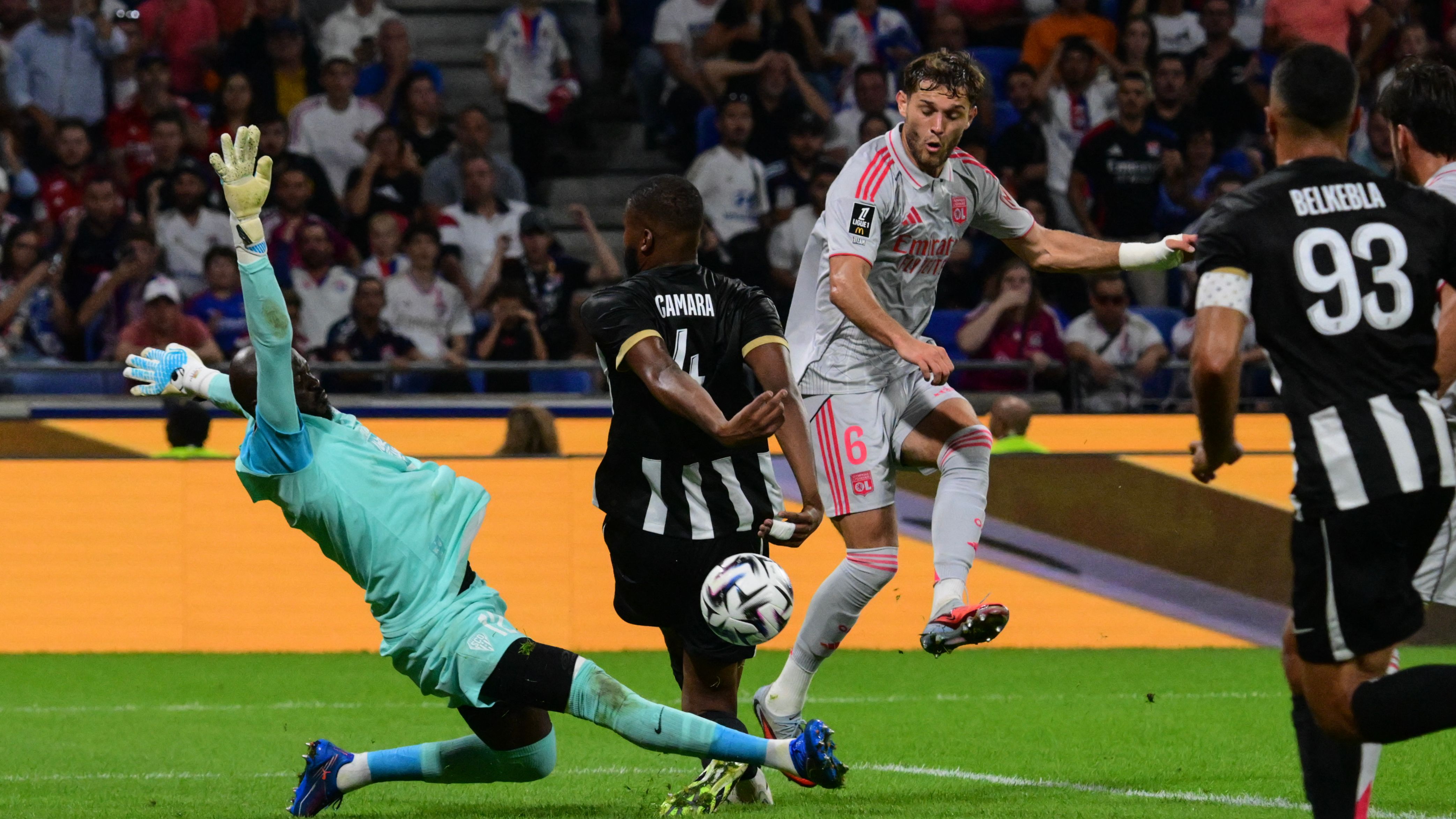 L’OL s’offre Angers et se relance