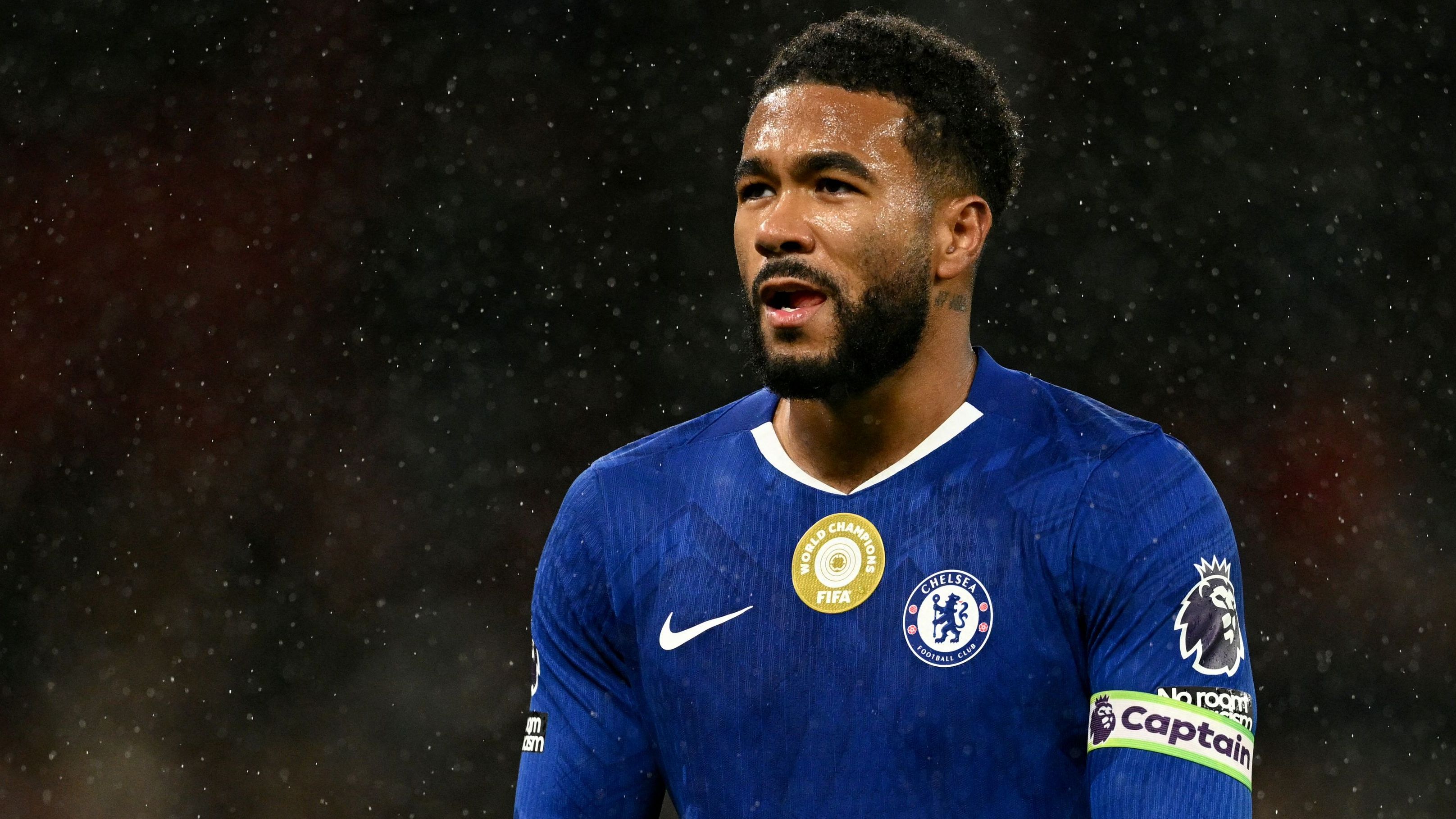 FBL-ENG-PR-MAN UTD-CHELSEA