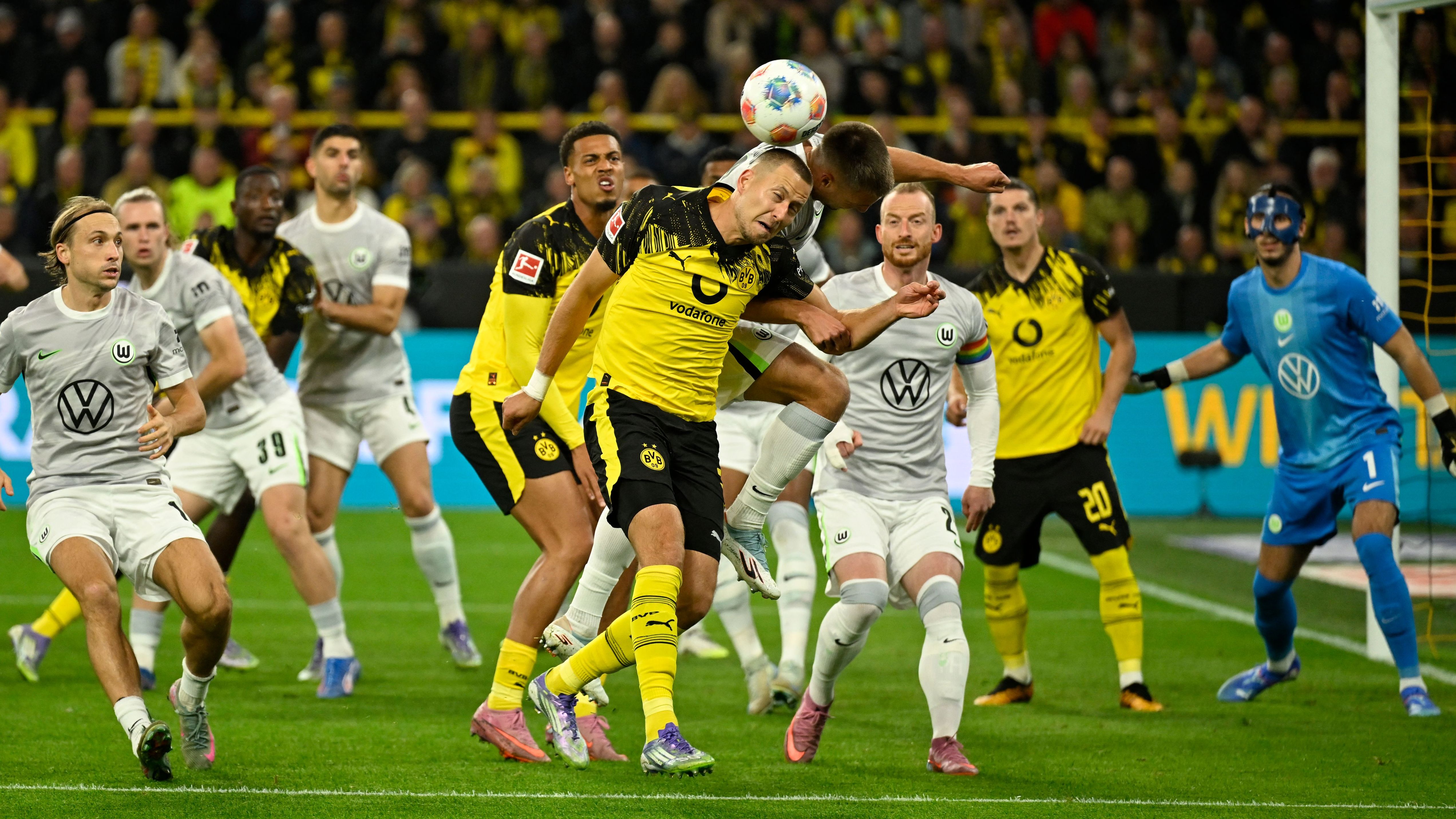 FBL-GER-BUNDESLIGA-DORTMUND-WOLFSBURG