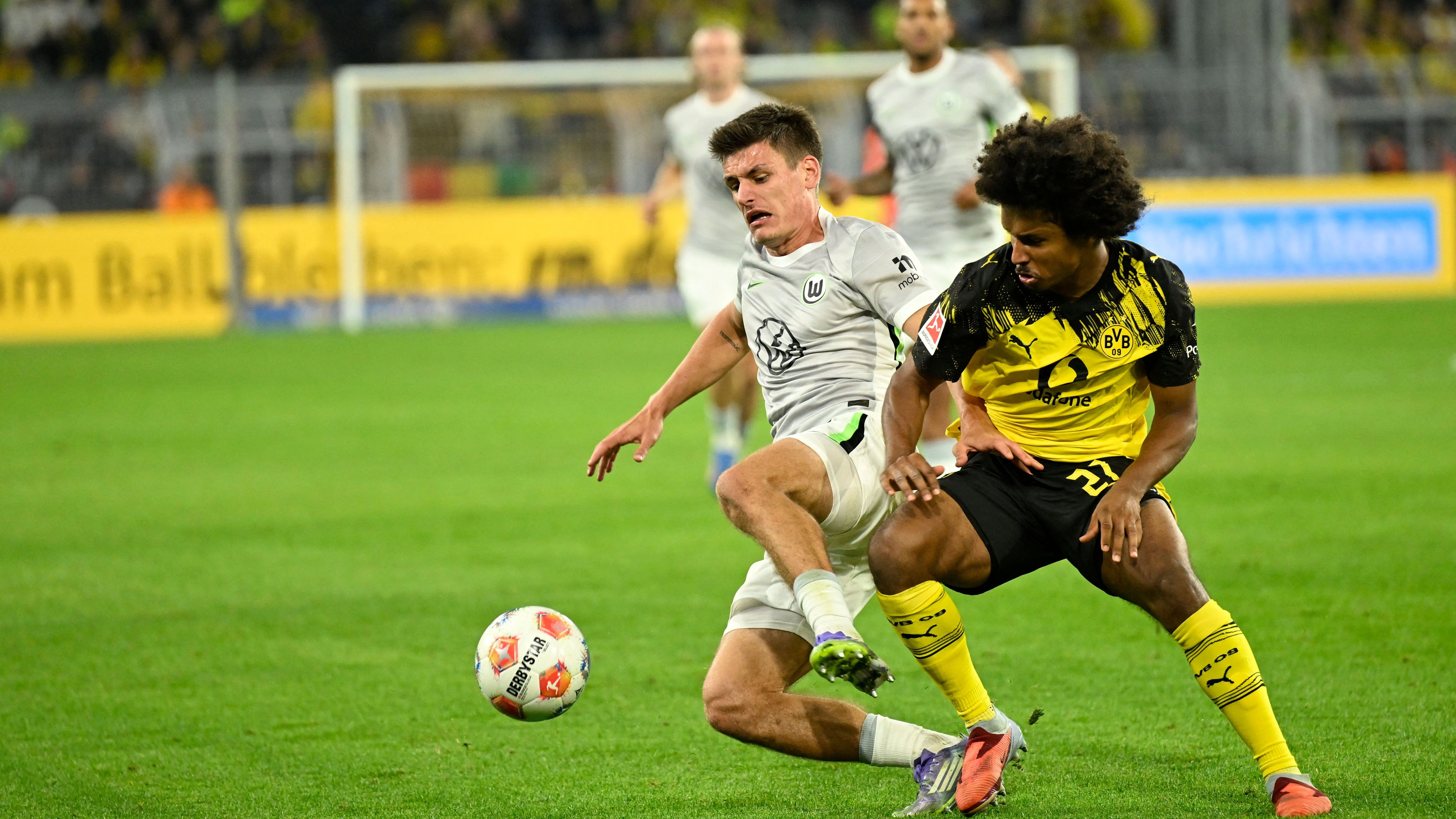 FBL-GER-BUNDESLIGA-DORTMUND-WOLFSBURG