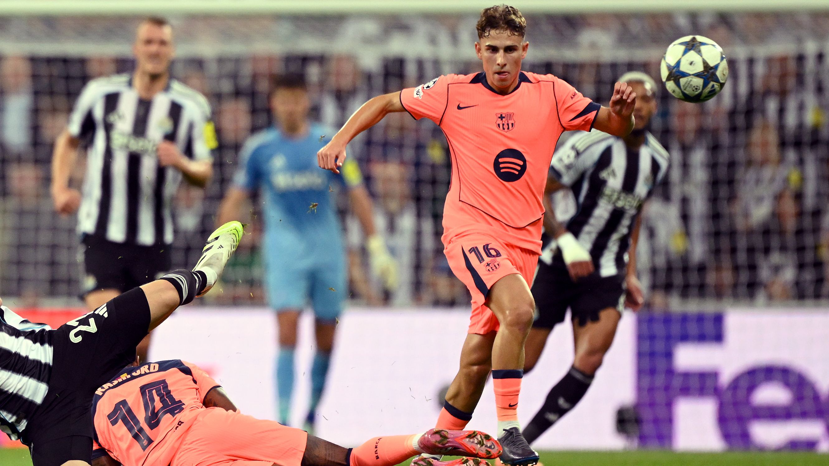 Newcastle United FC v FC Barcelona - UEFA Champions League 2025/26 League Phase MD1