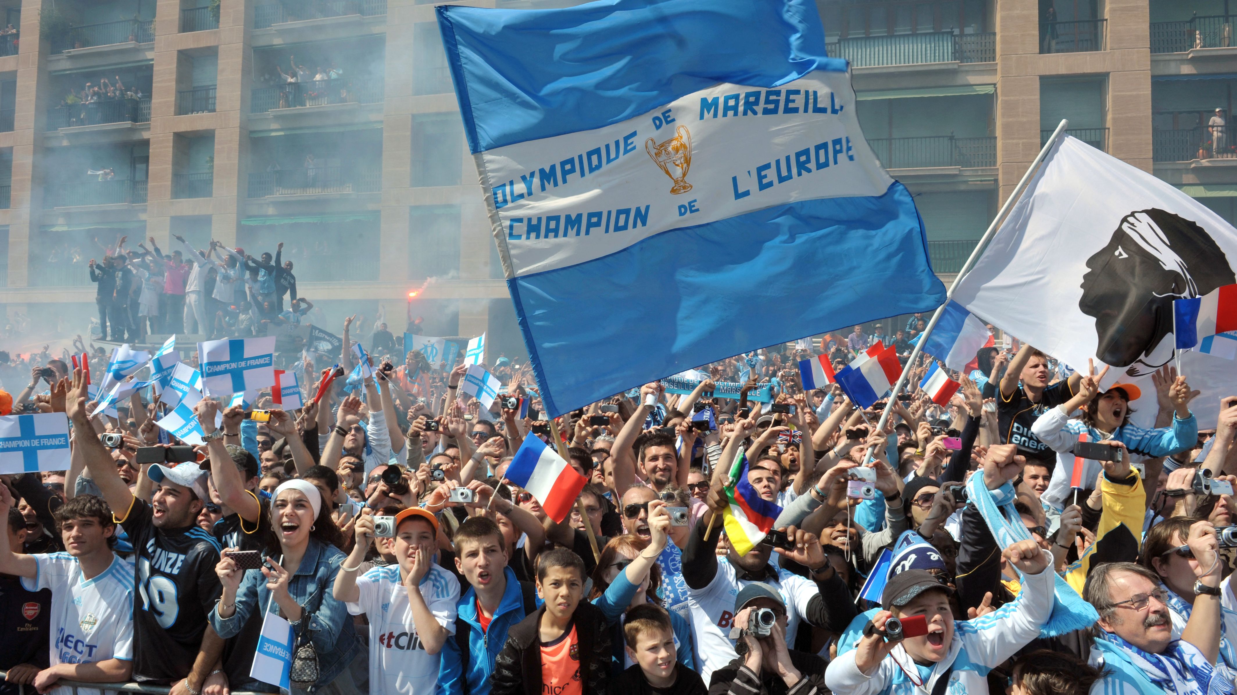 FBL-FRA-L1-MARSEILLE-SUPPORTERS