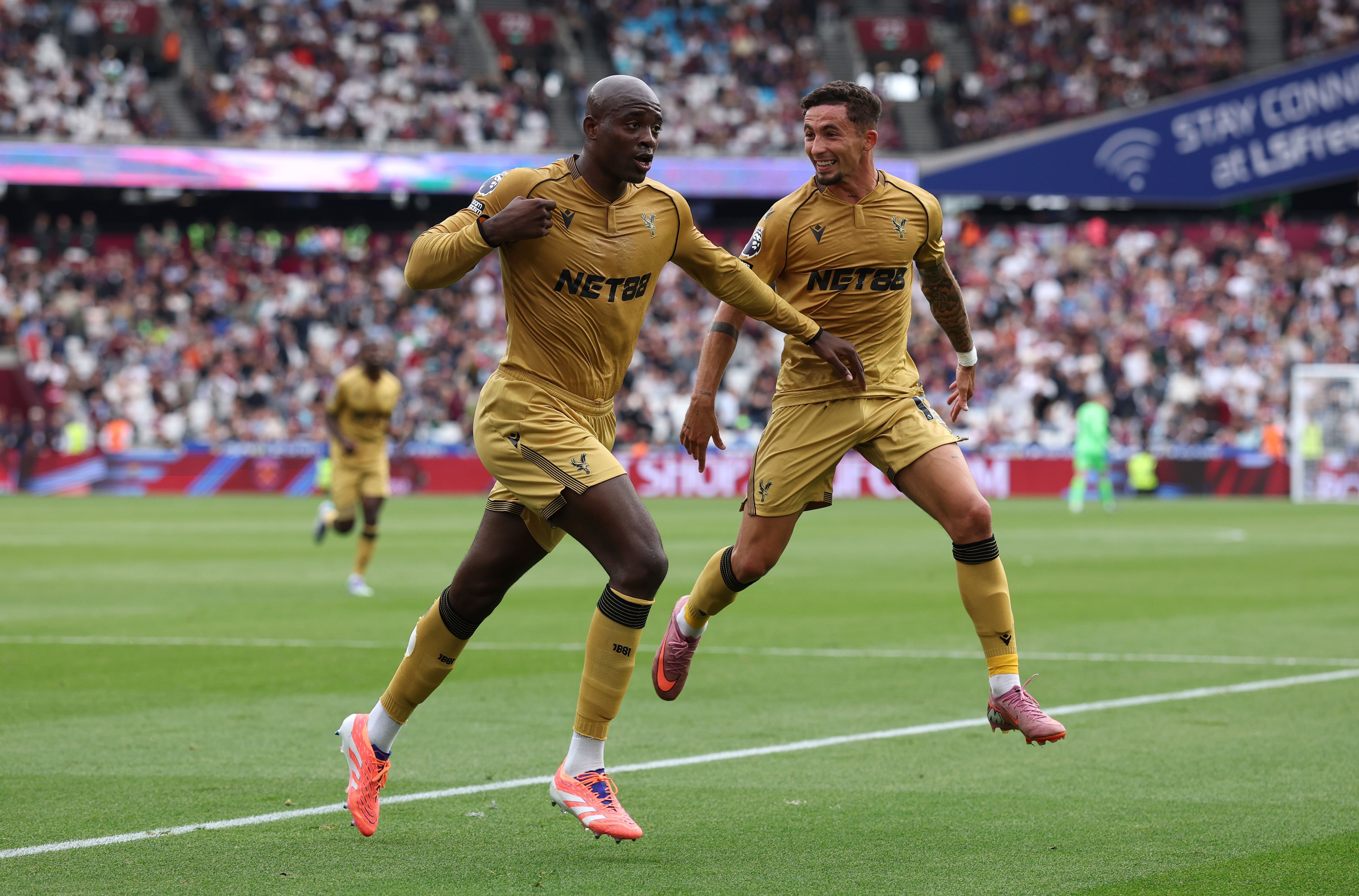 West Ham United v Crystal Palace - Premier League