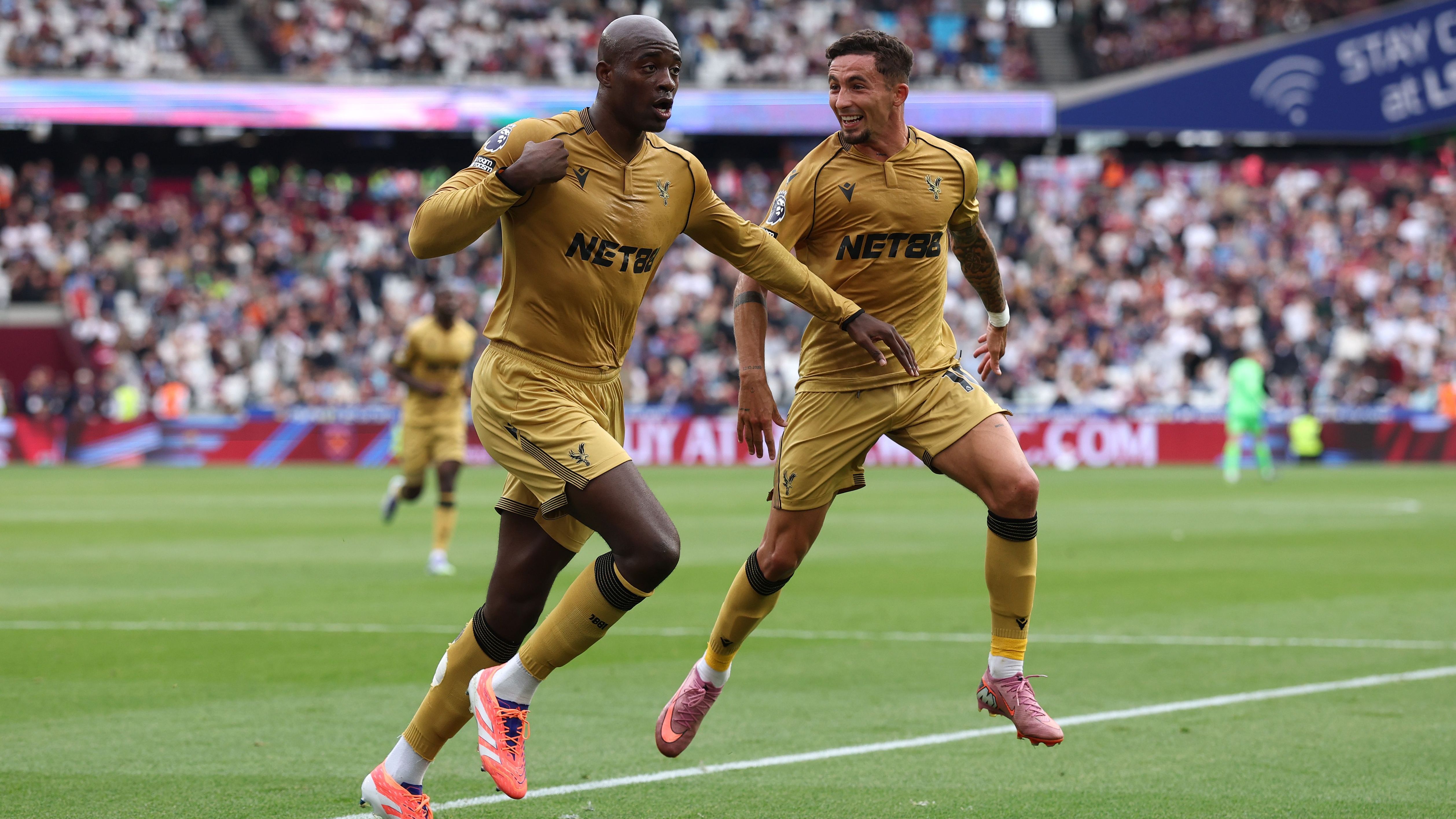 West Ham United v Crystal Palace - Premier League