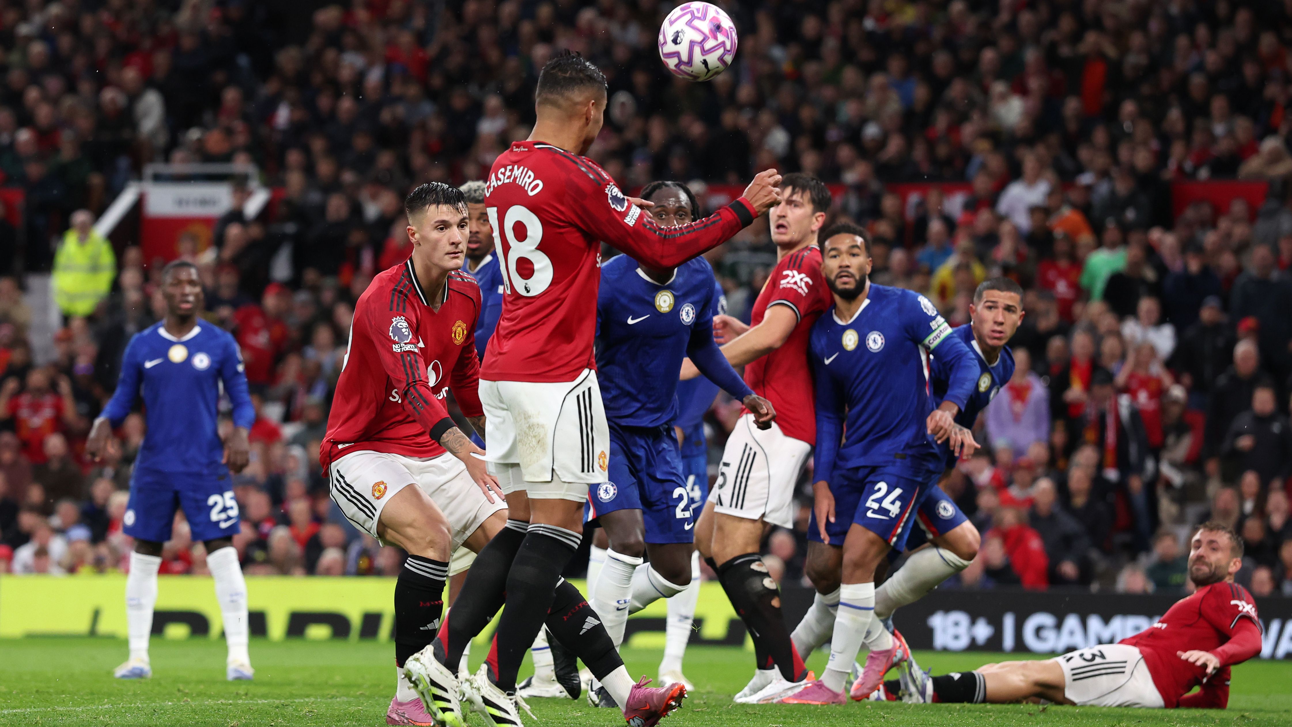 Manchester United v Chelsea - Premier League