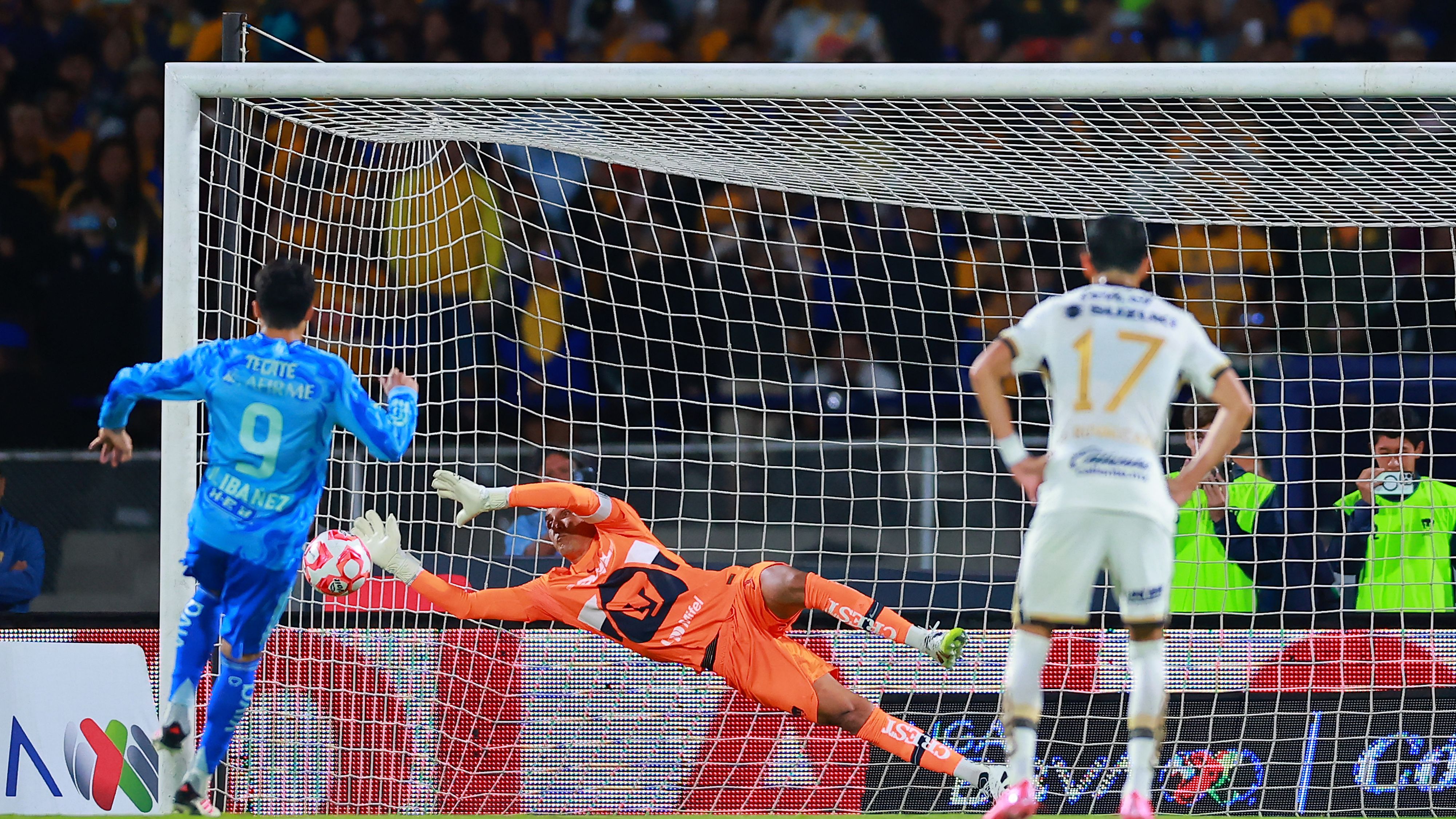 Pumas UNAM v Tigres UANL - Torneo Apertura 2025 Liga MX