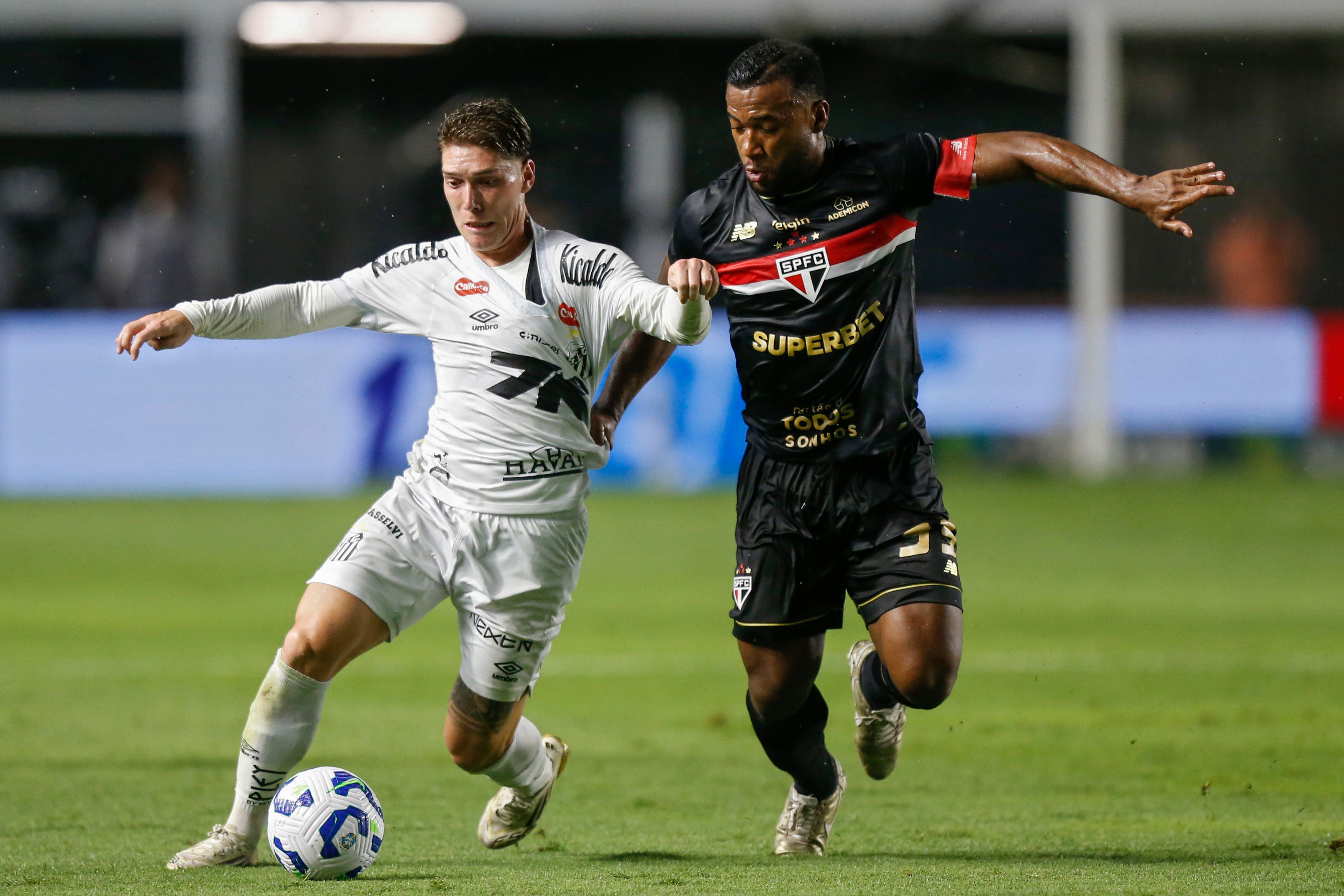 Santos v Sao Paulo - Brasileirao 2025