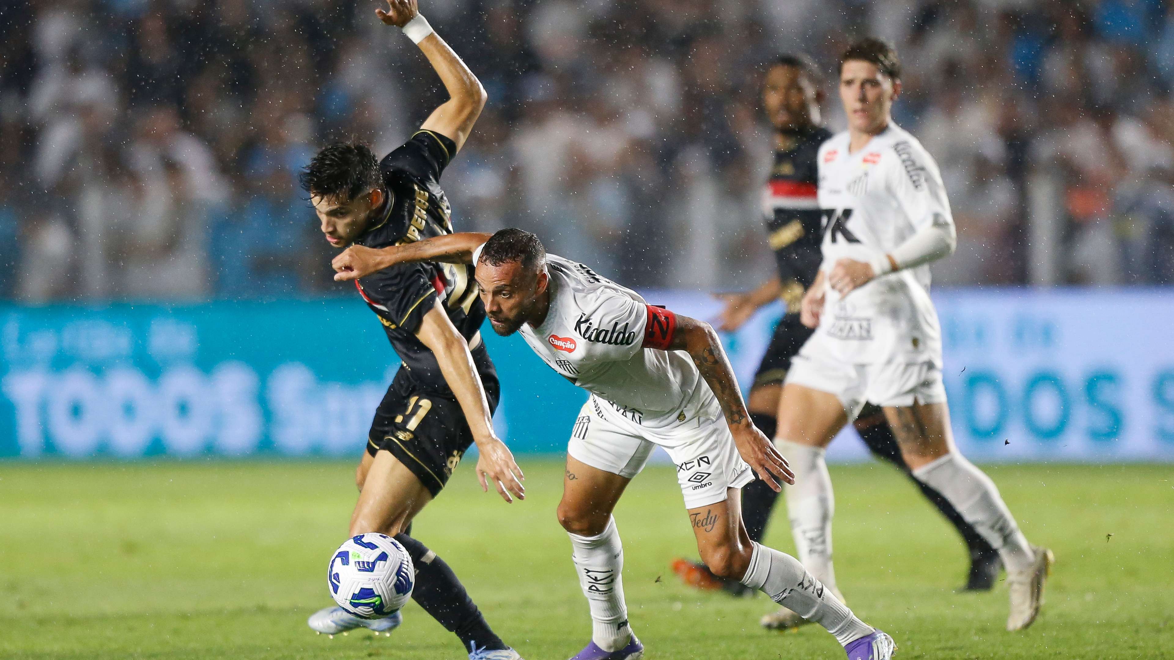 Santos v Sao Paulo - Brasileirao 2025