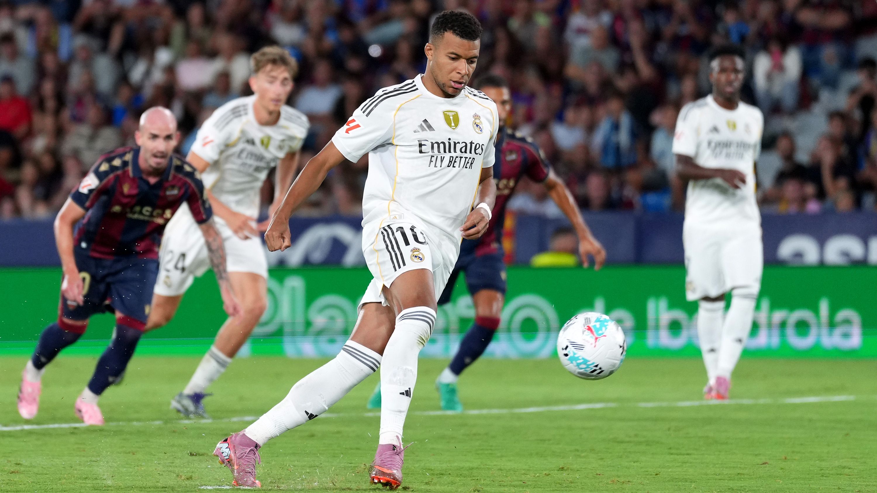 Levante UD v Real Madrid CF - LaLiga EA Sports