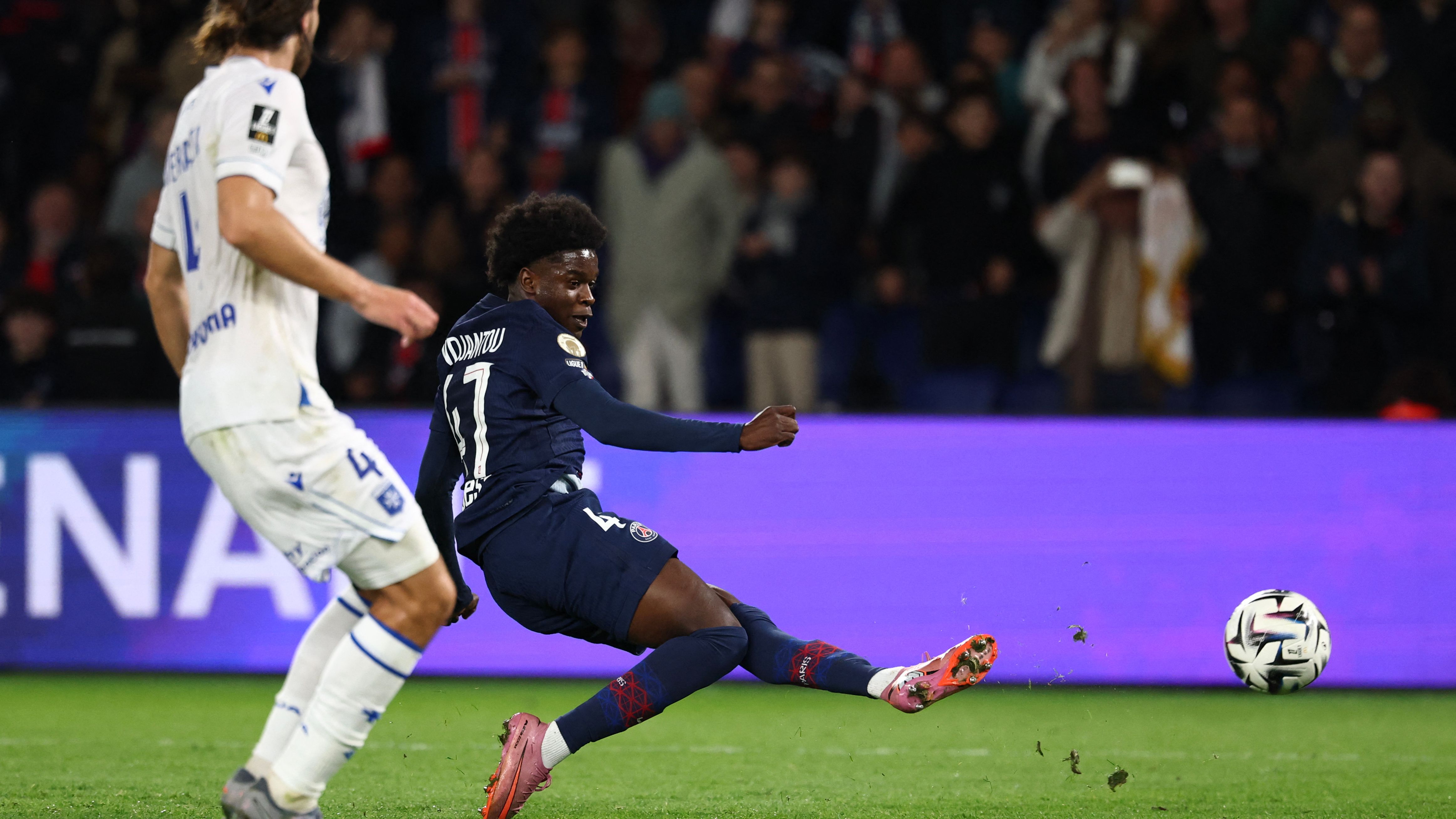 FBL-FRA-LIGUE1-PSG-AUXERRE