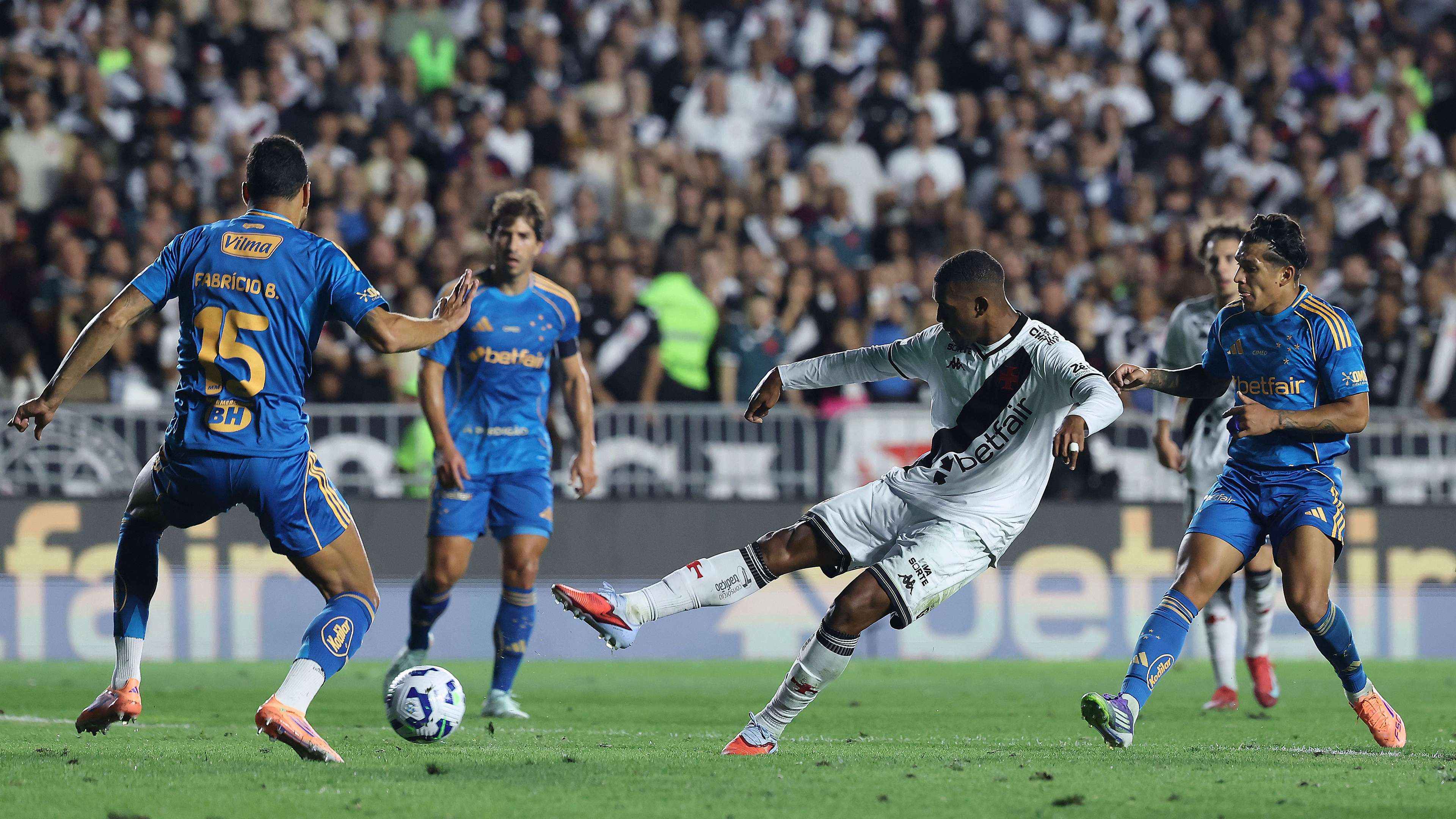 Vasco Da Gama v Cruzeiro - Brasileirao 2025