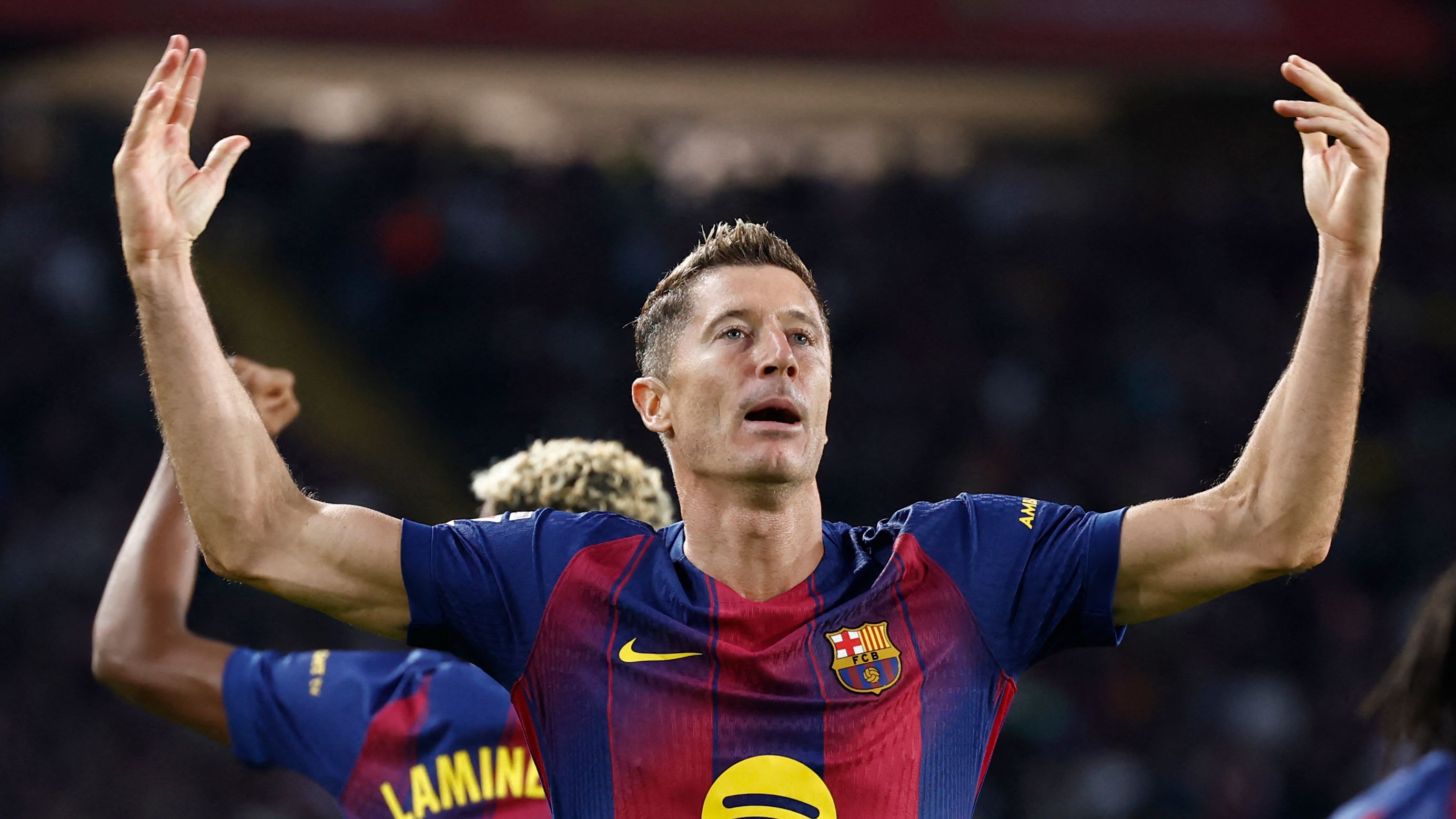 TOPSHOT-FBL-ESP-LIGA-BARCELONA-REAL SOCIEDAD