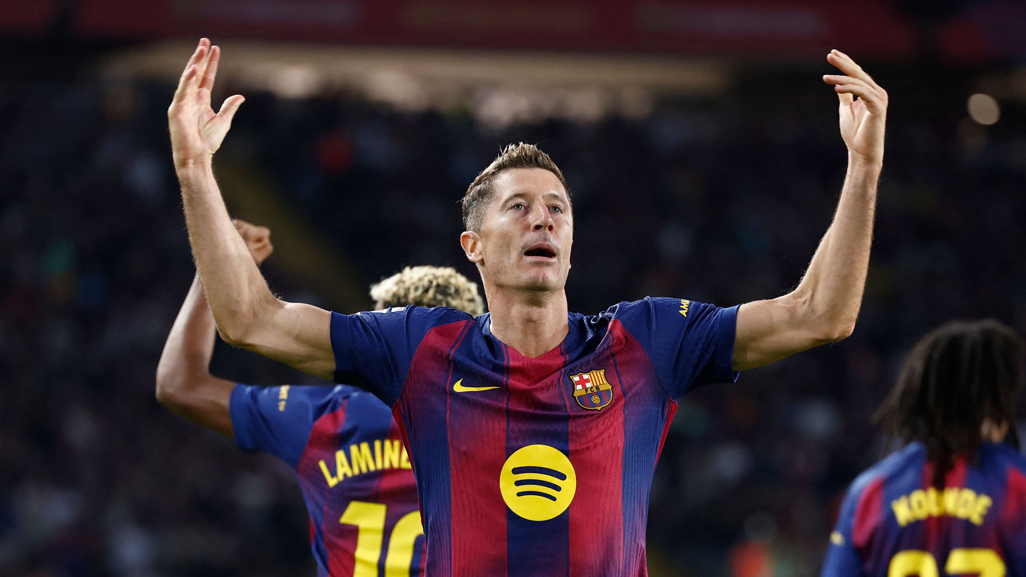 TOPSHOT-FBL-ESP-LIGA-BARCELONA-REAL SOCIEDAD