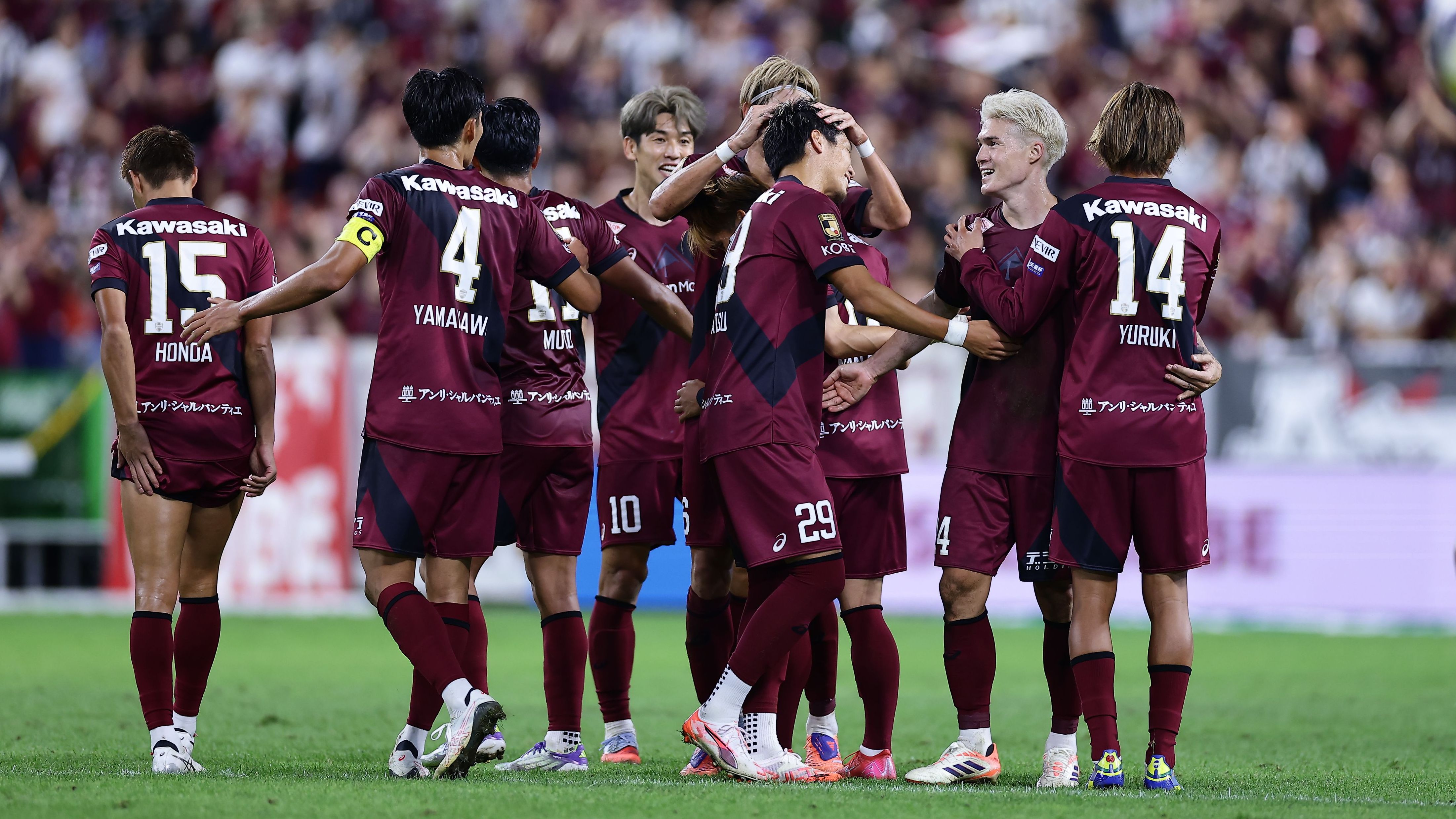 Vissel Kobe v Shimizu S-Pulse - J.LEAGUE MEIJI YASUDA J1