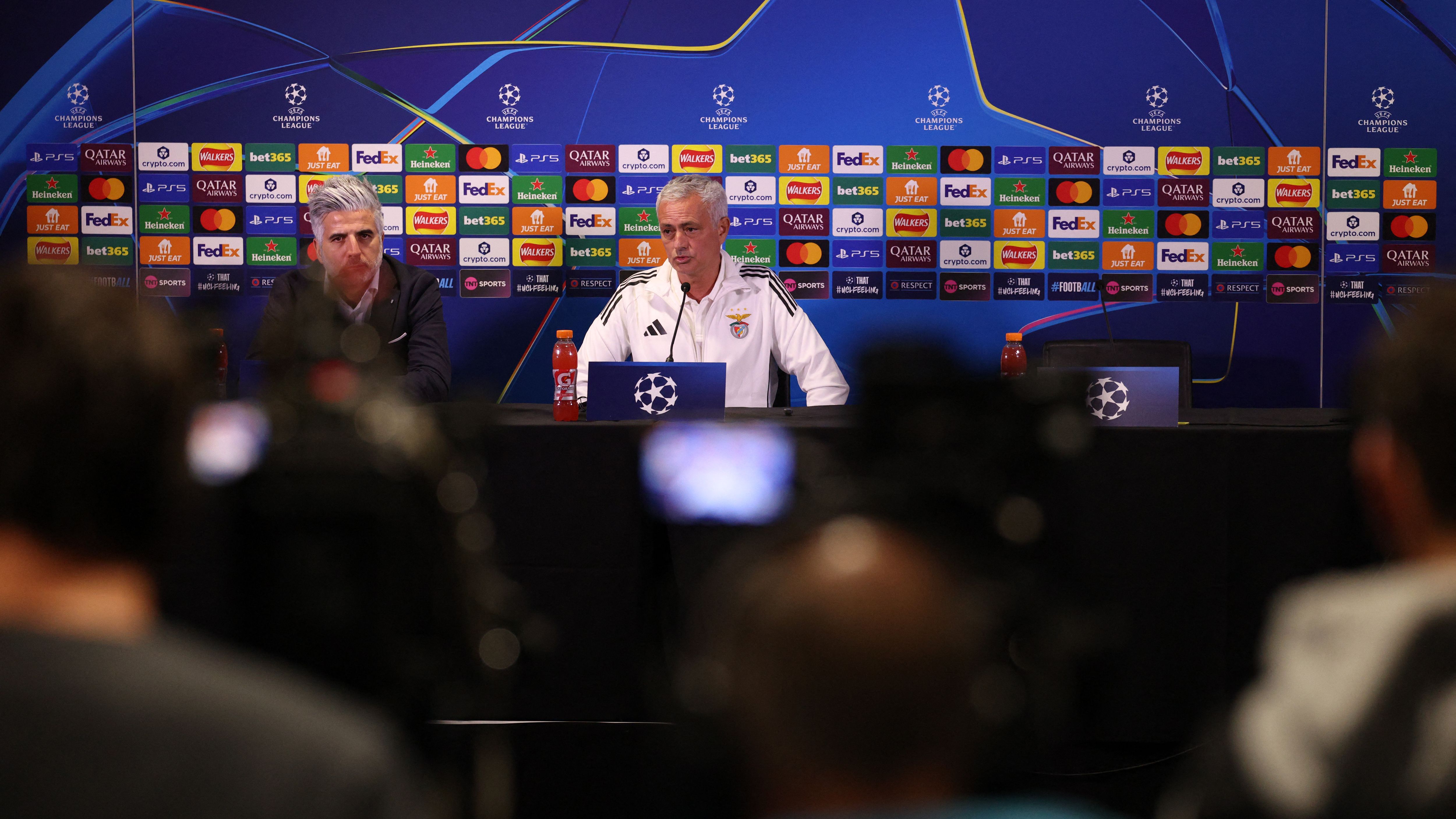 FBL-EUR-C1-BENFICA-PRESSER