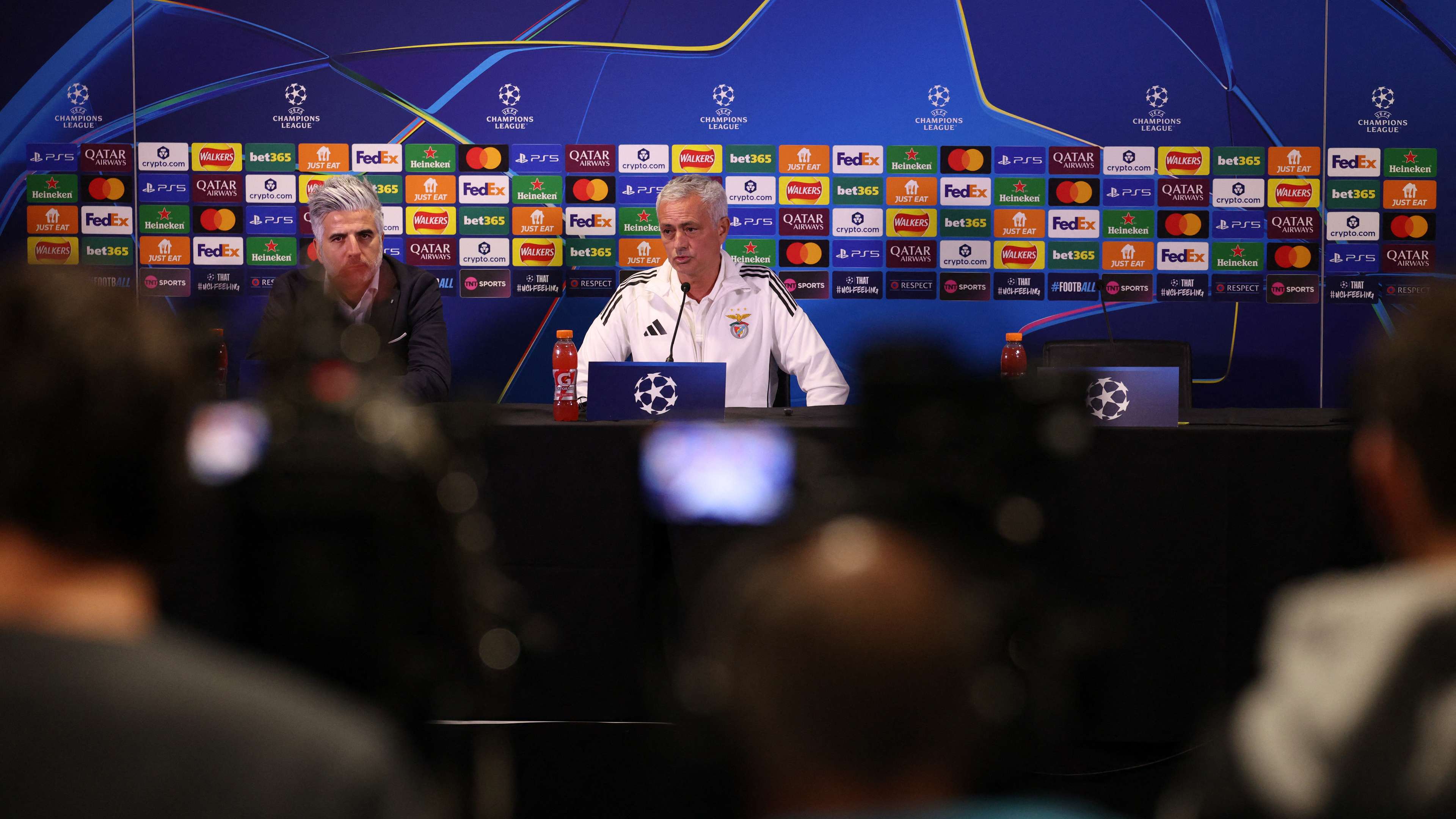 FBL-EUR-C1-BENFICA-PRESSER