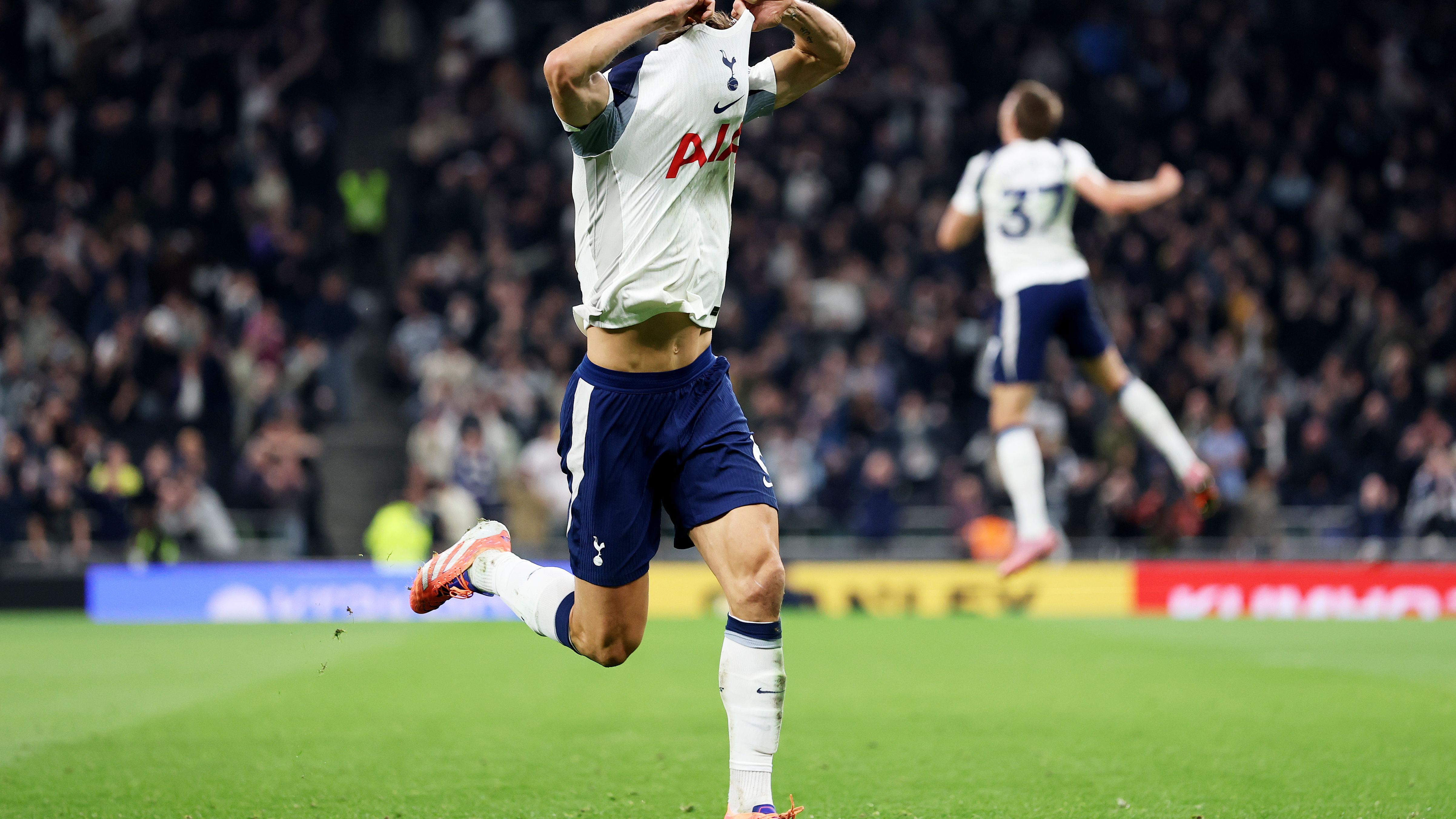 Tottenham Hotspur v Wolverhampton Wanderers - Premier League