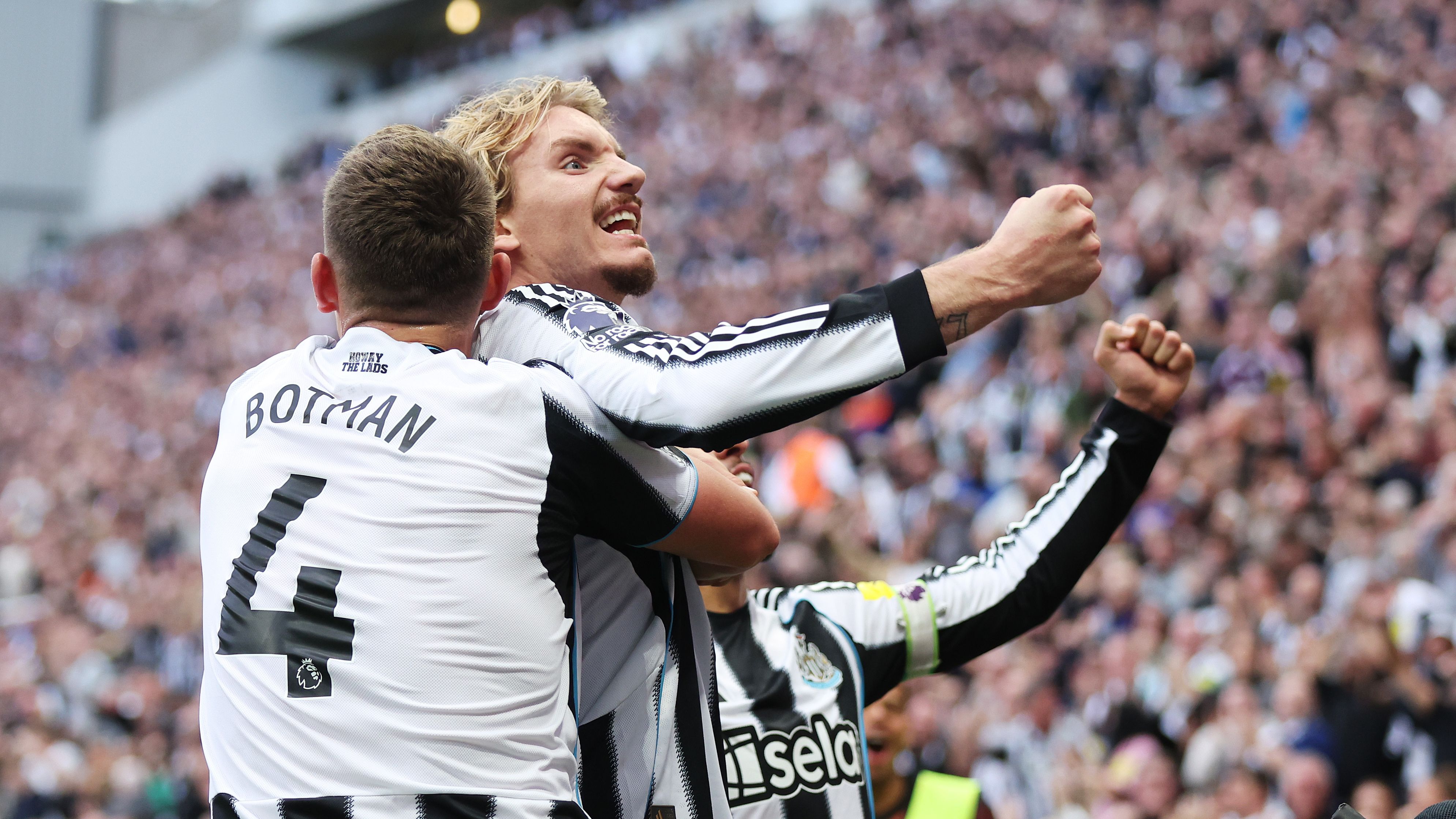 Newcastle United v Arsenal - Premier League