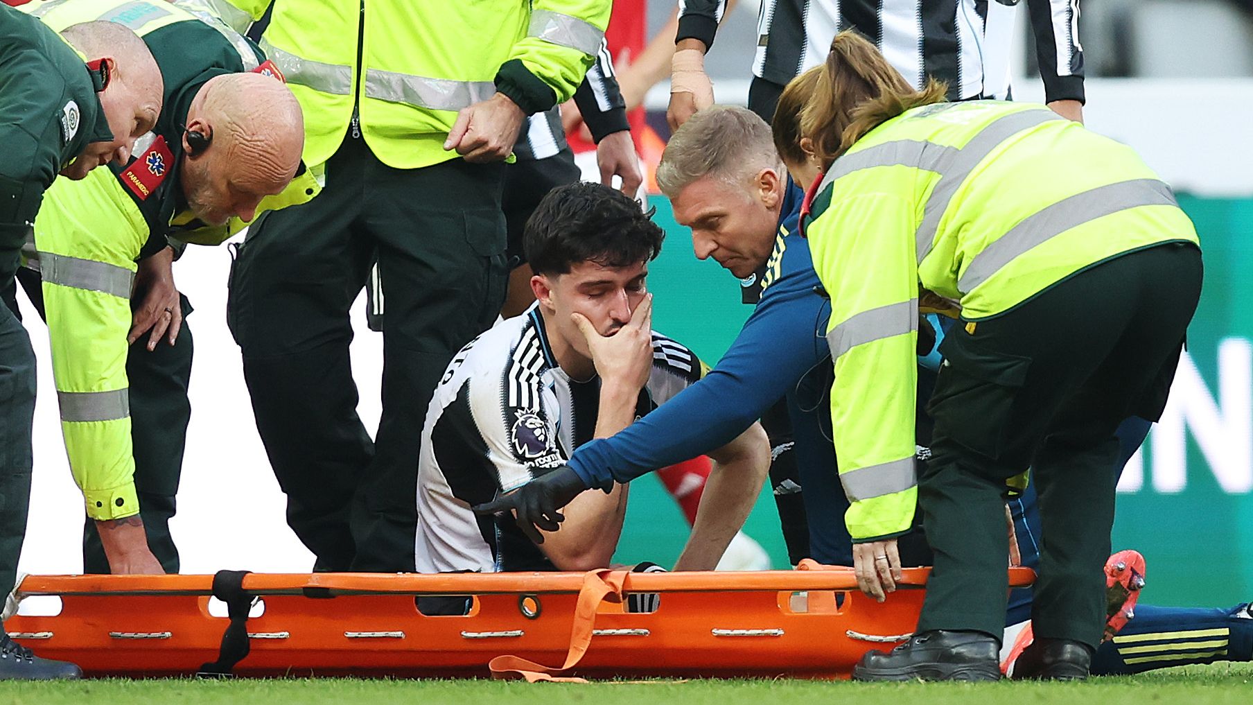 'A huge blow' - Eddie Howe admits Tino Livramento faces lengthy layoff after being stretchered out of Arsenal clash