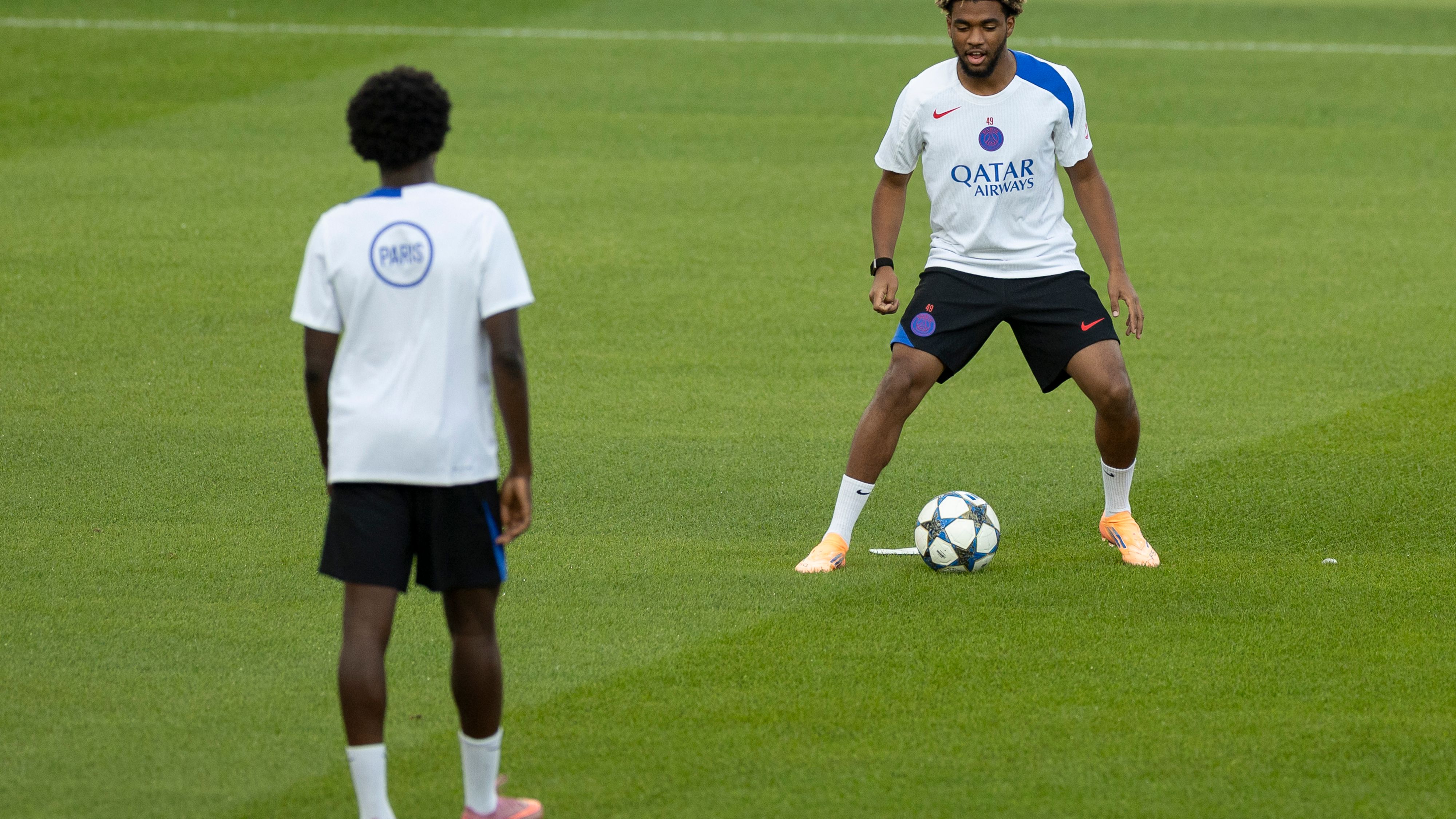 FBL-EUR-C1-PSG-PRESSER