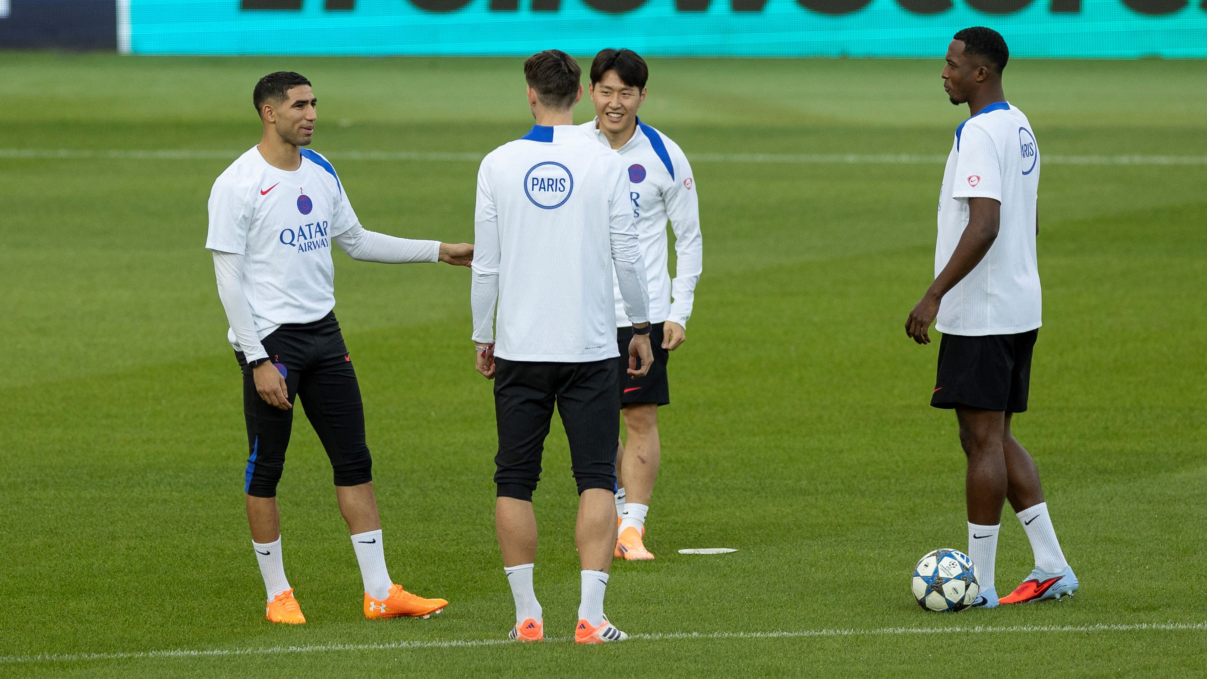 FBL-EUR-C1-PSG-PRESSER