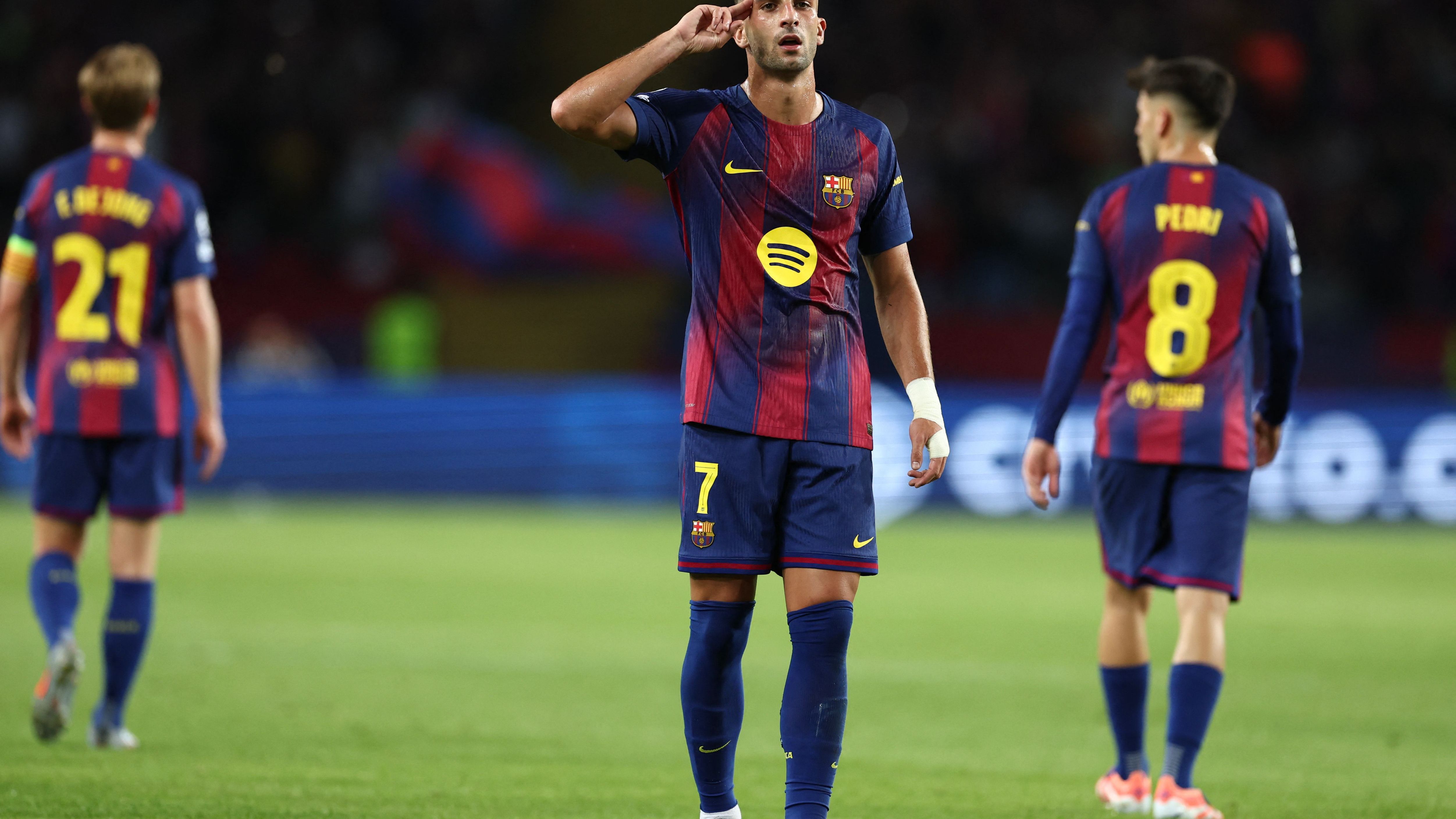 TOPSHOT-FBL-EUR-C1-BARCELONA-PARIS SG