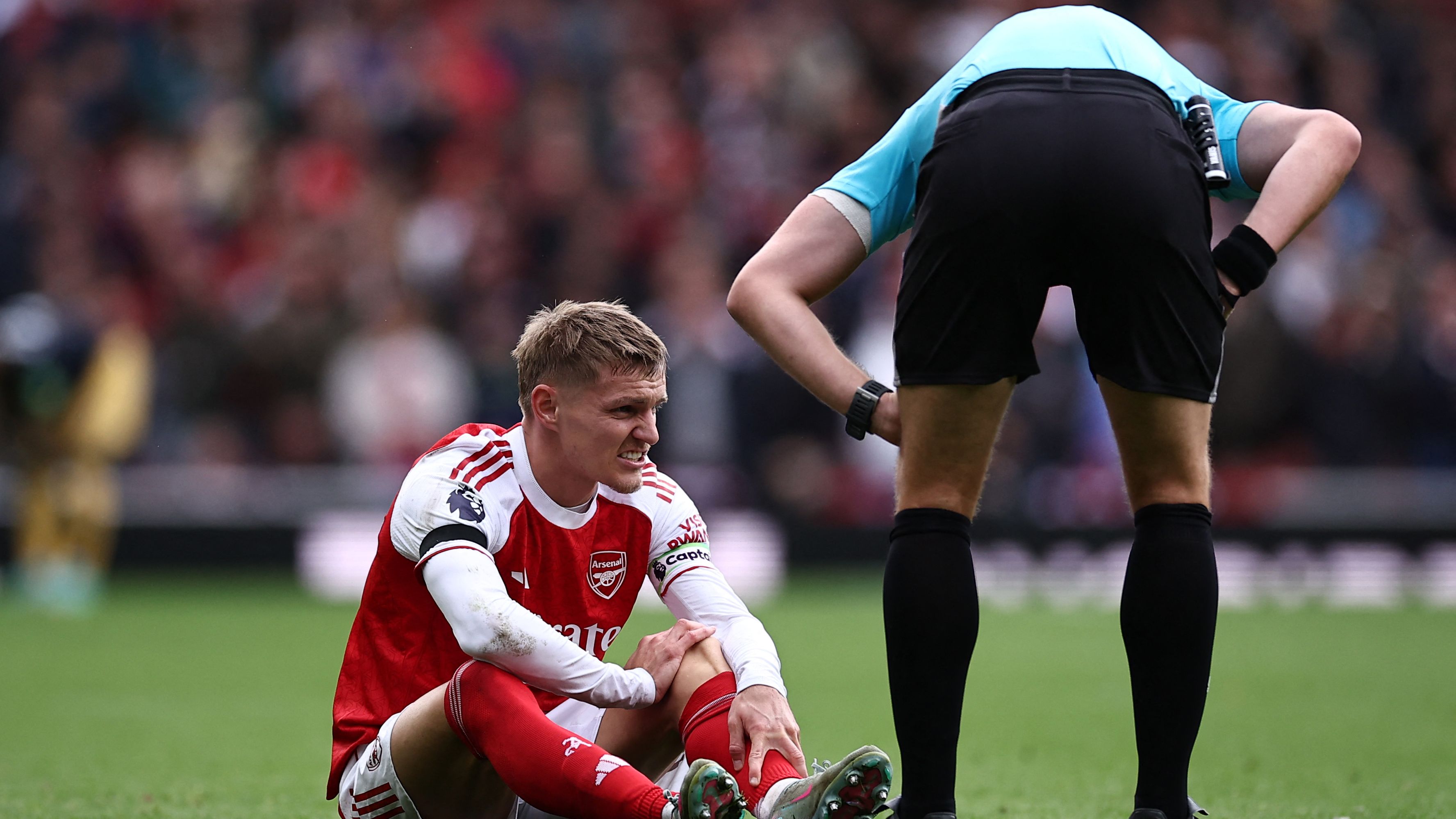 Arsenal hit by fresh injury blow as captain Martin Odegaard forced off against West Ham | Goal.com UK