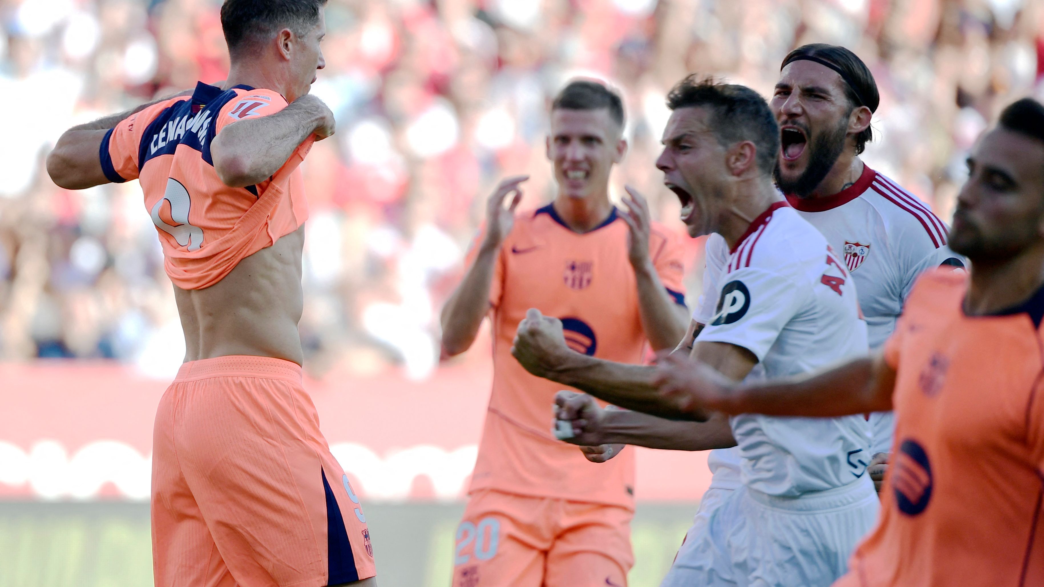 TOPSHOT-FBL-ESP-LIGA-SEVILLA-BARCELONA