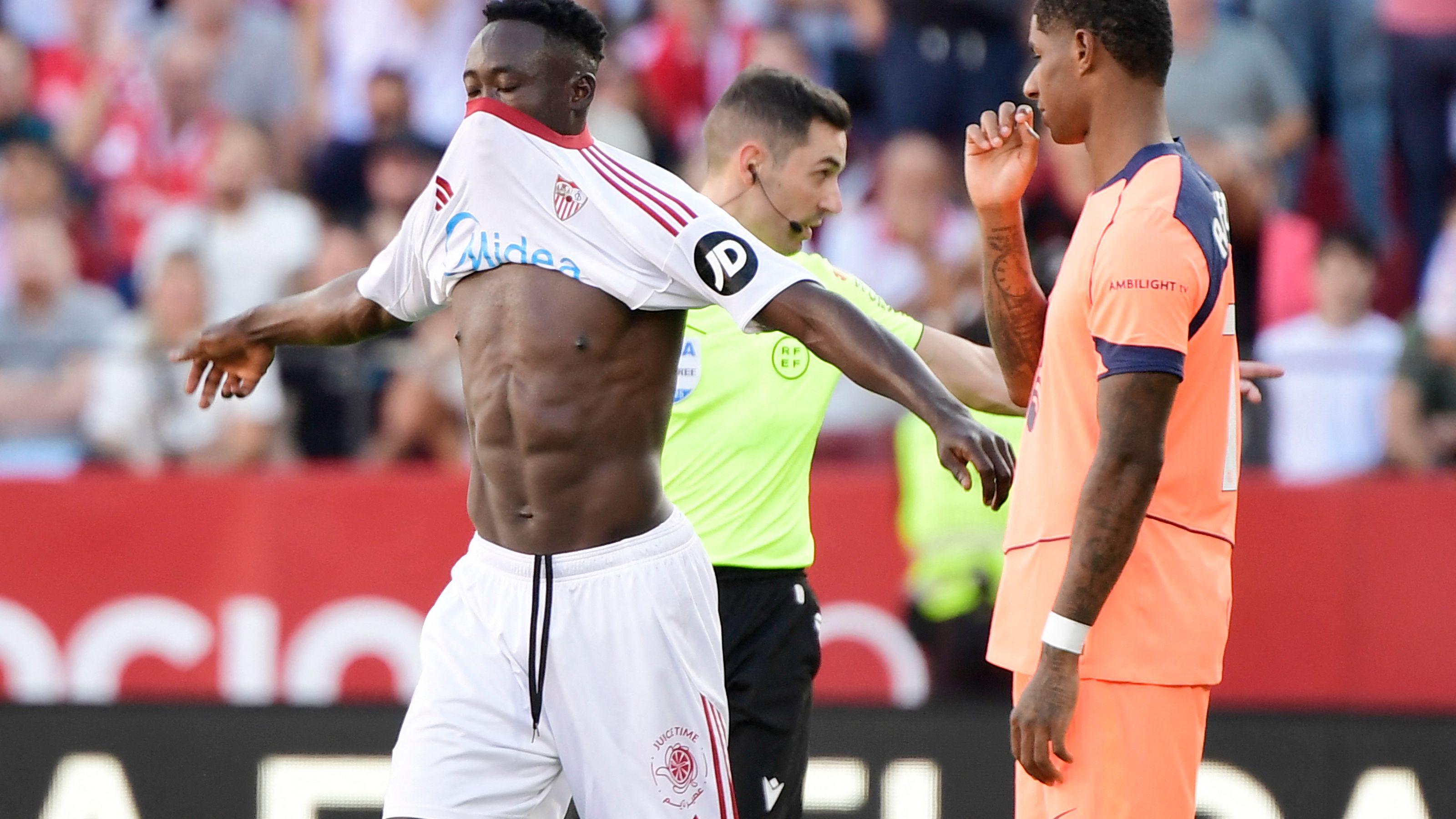 TOPSHOT-FBL-ESP-LIGA-SEVILLA-BARCELONA