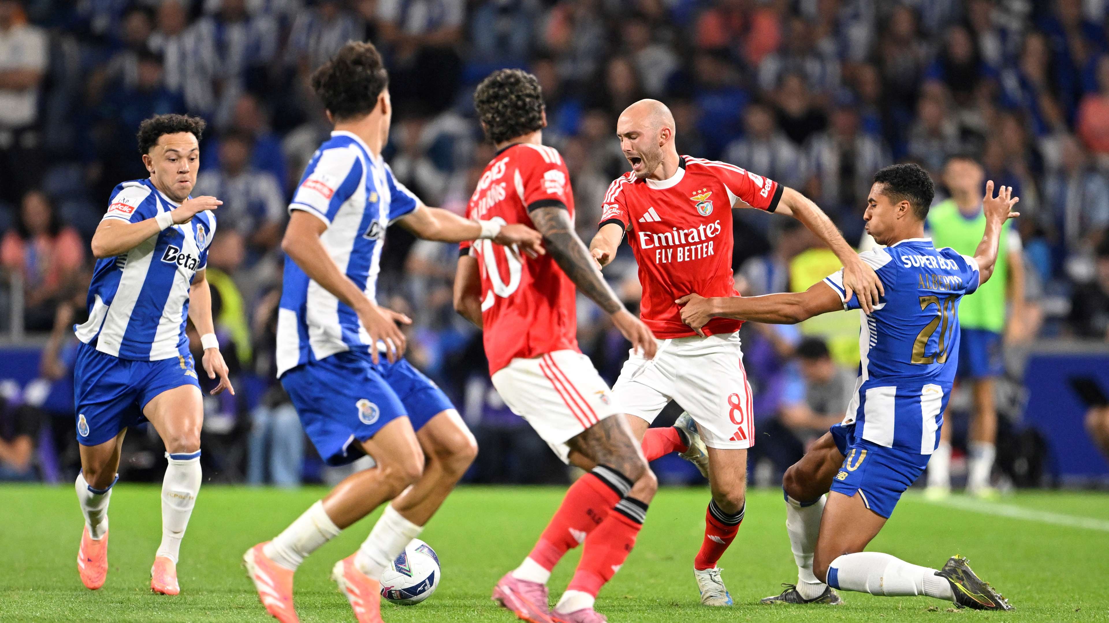 FBL-POR-LIGA-PORTO-BENFICA