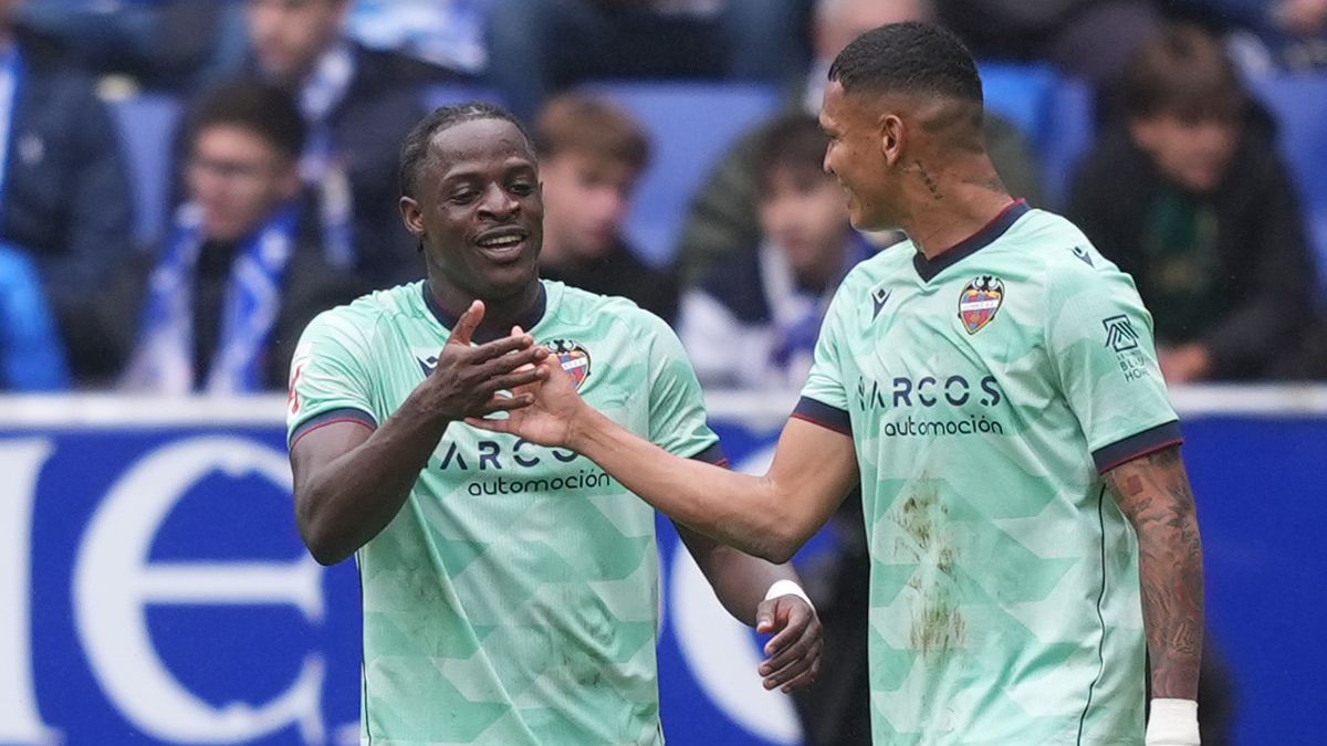 Real Oviedo v Levante UD - LaLiga EA Sports