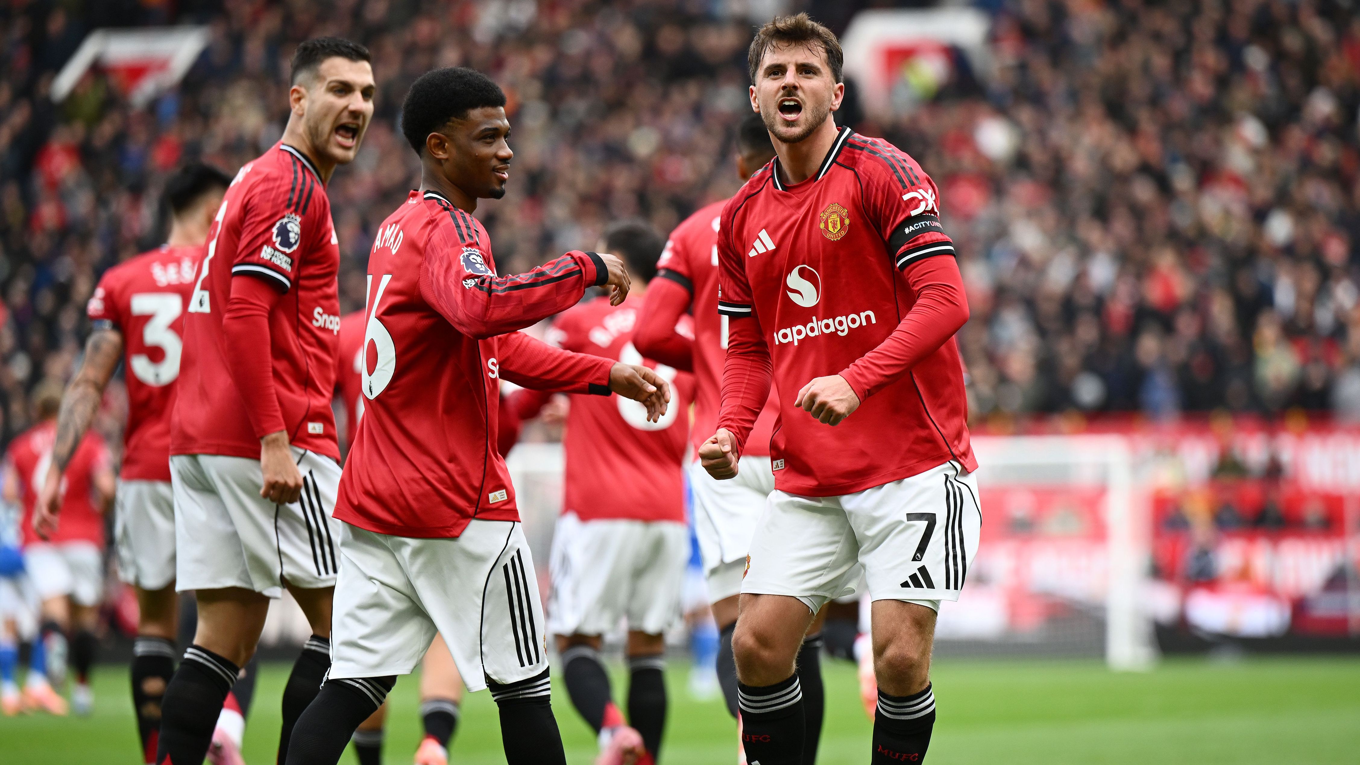 GettyImages-2239163980 'We hurt!' - Mason Mount opens up on pain of Man Utd's difficult start to the season and reveals how players showed 'togetherness' to help debutant Senne Lammens
