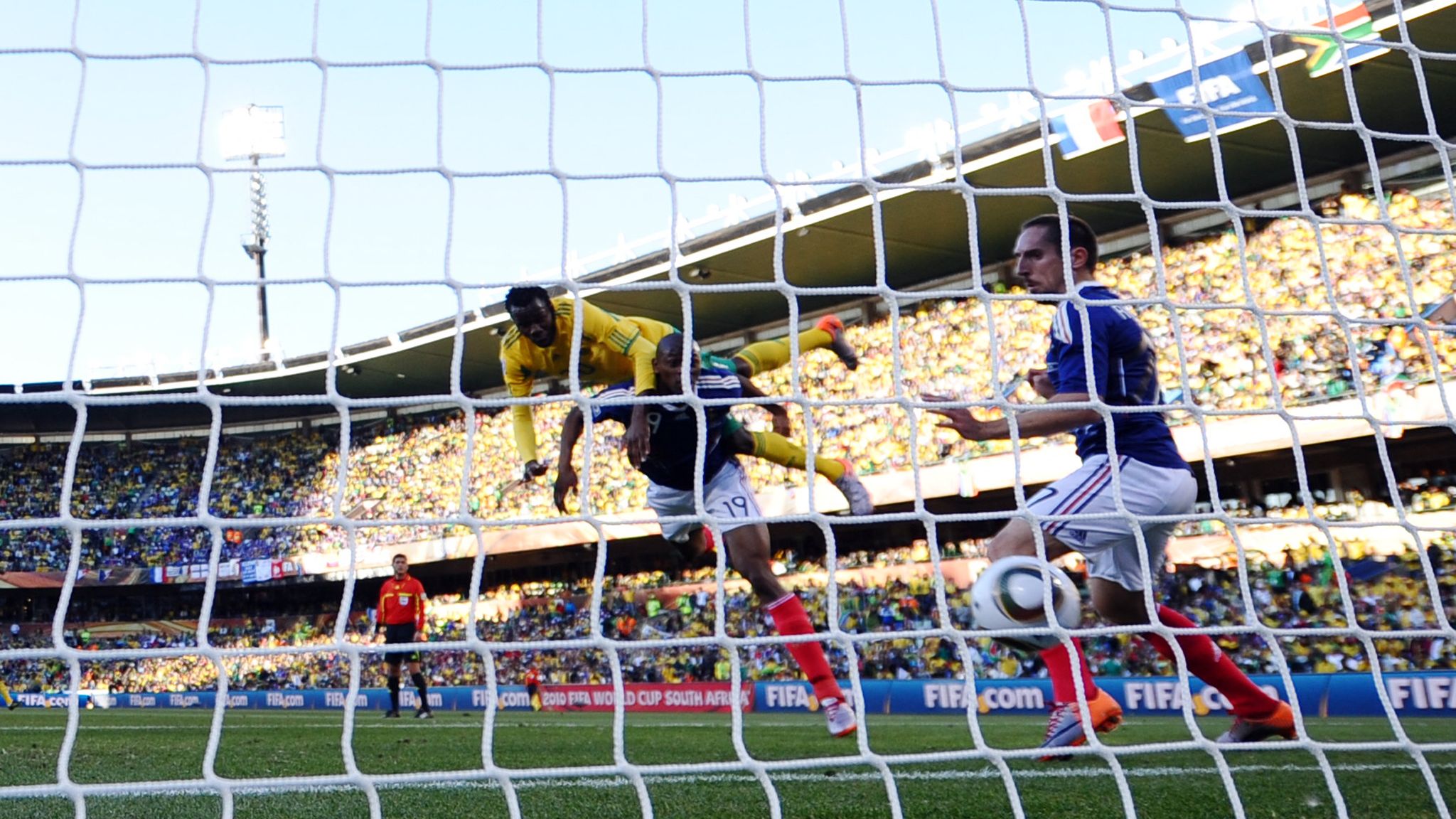 TOPSHOT-FBL-WC2010-MATCH34-FRA-RSA